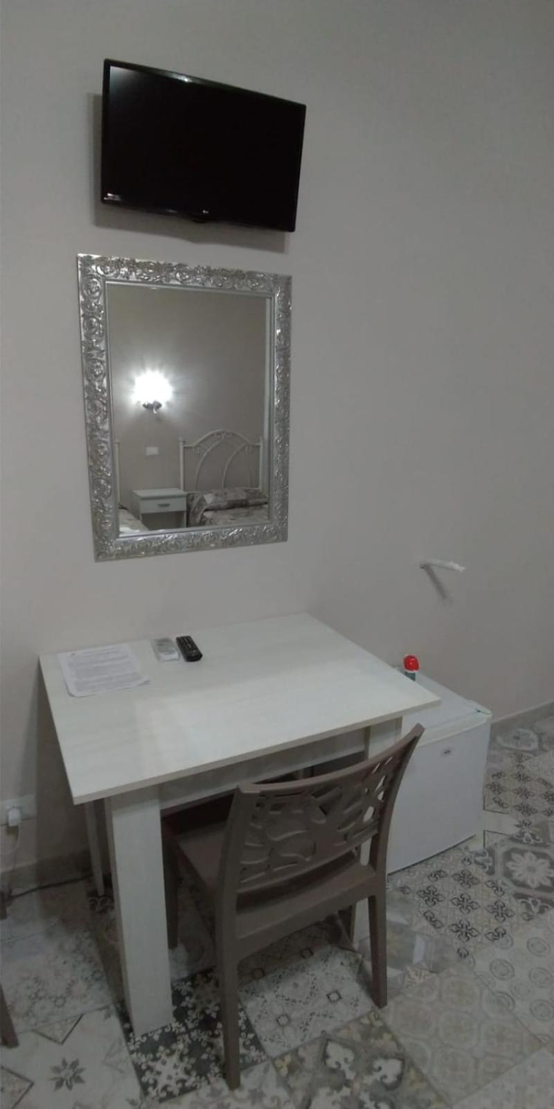 Triple Room with Private Bathroom - Photo 18