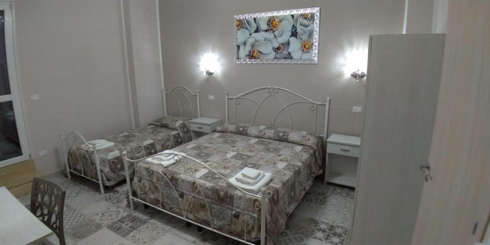 Triple Room with Private Bathroom - Photo 17