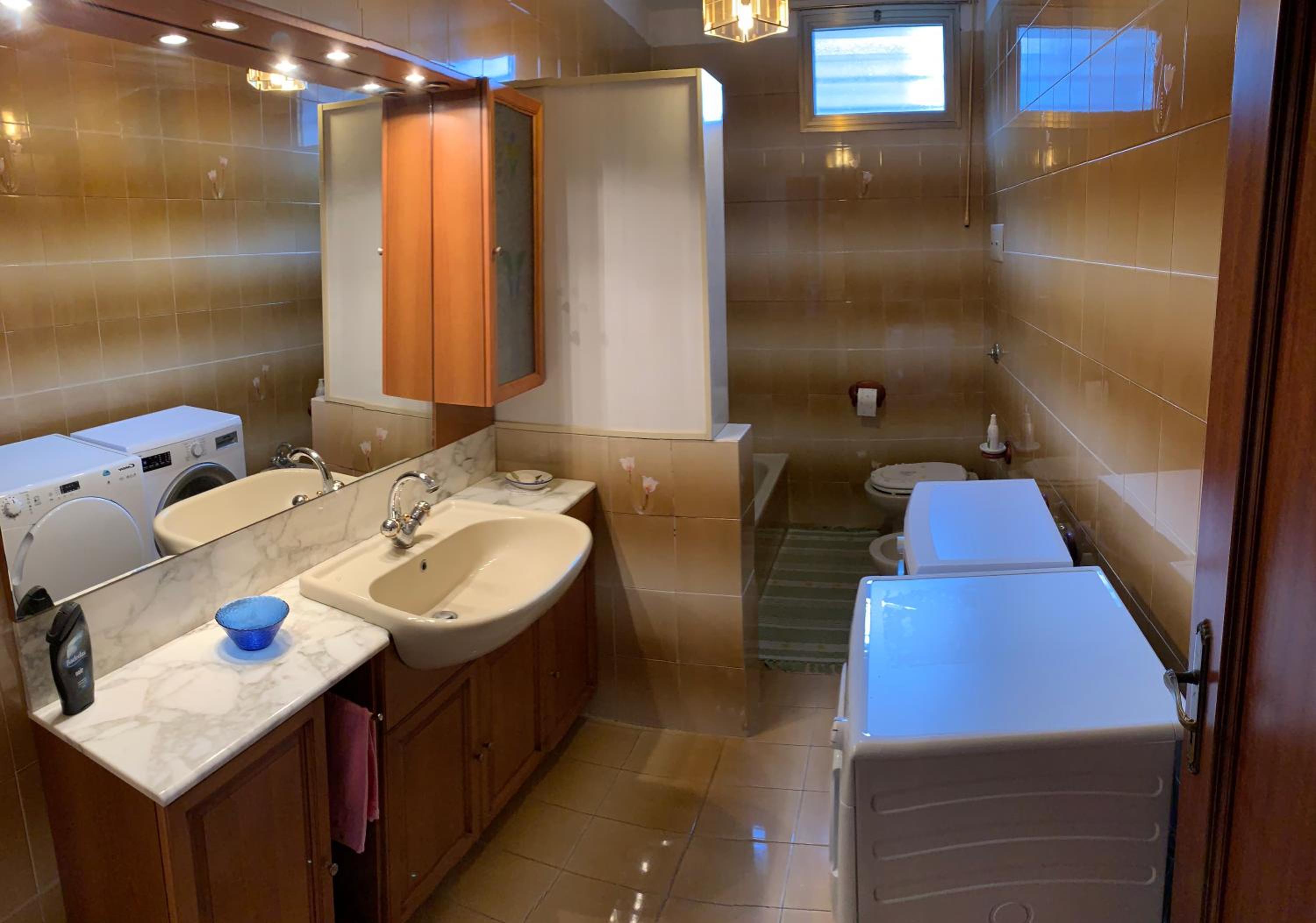 Twin Room with Shared Bathroom photo 3