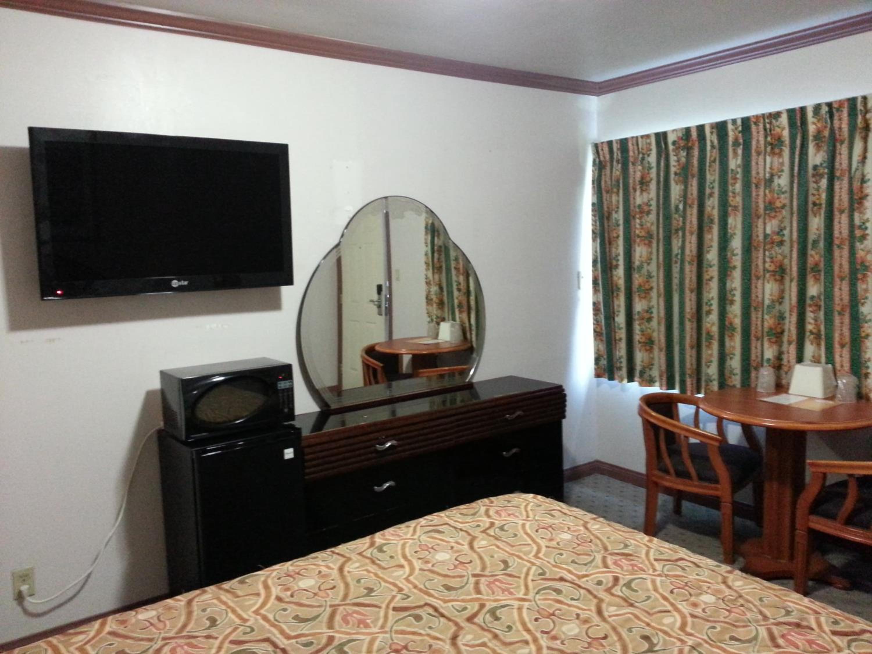 Standard King Room - Photo 5