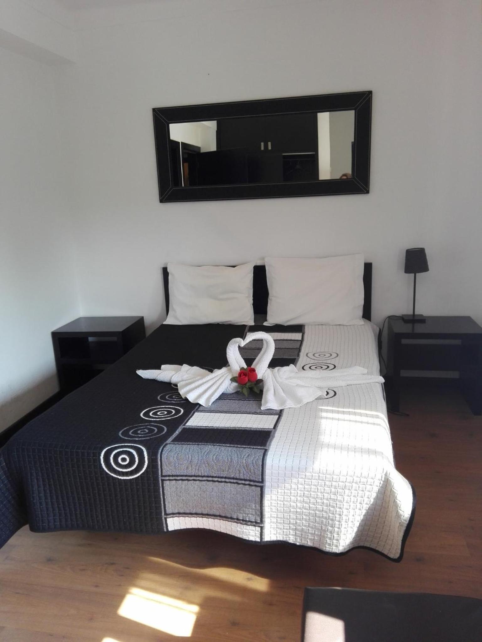Family Room with Private Bathroom - Photo 11