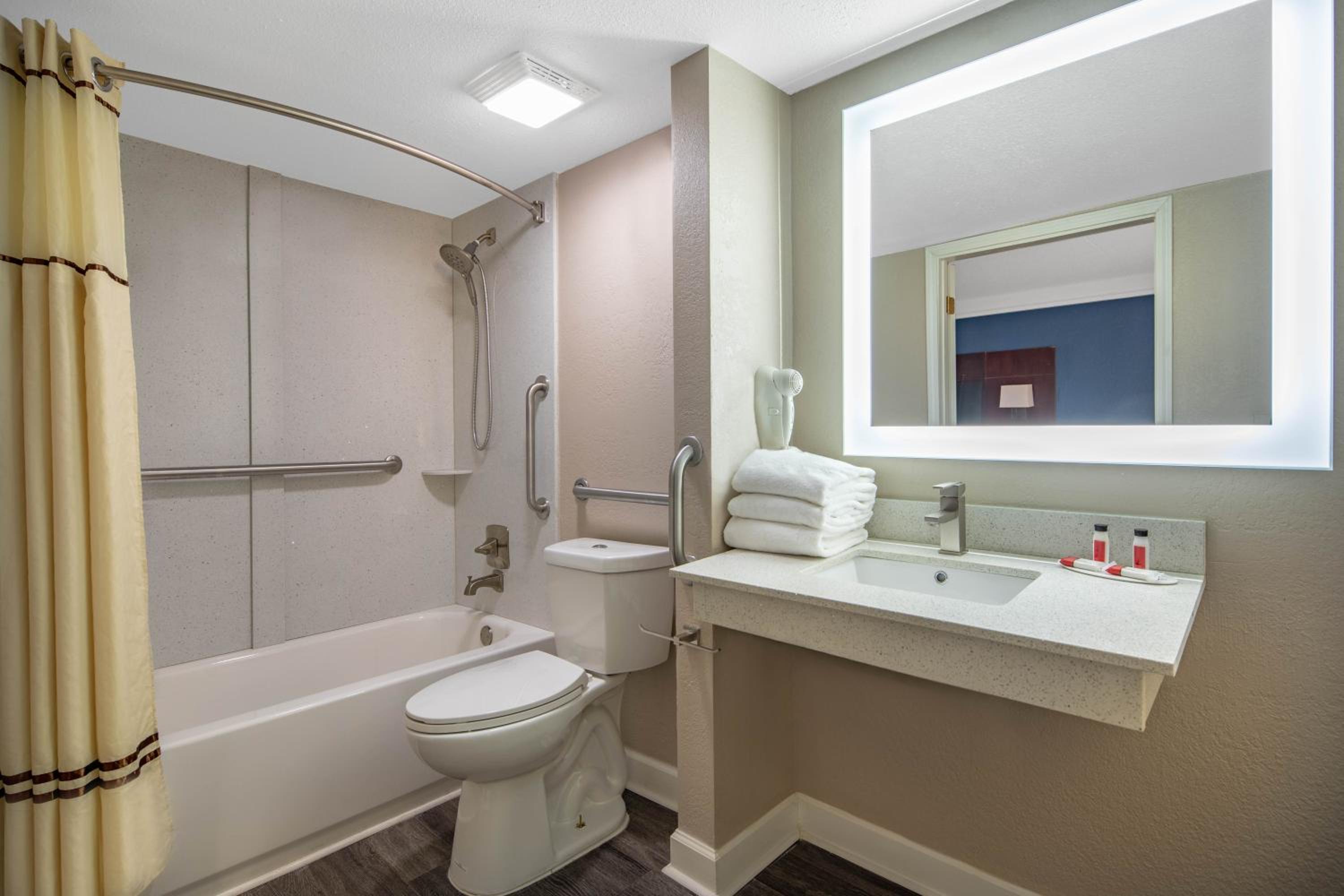 King Room - Disability Access/Non-Smoking - Photo 5