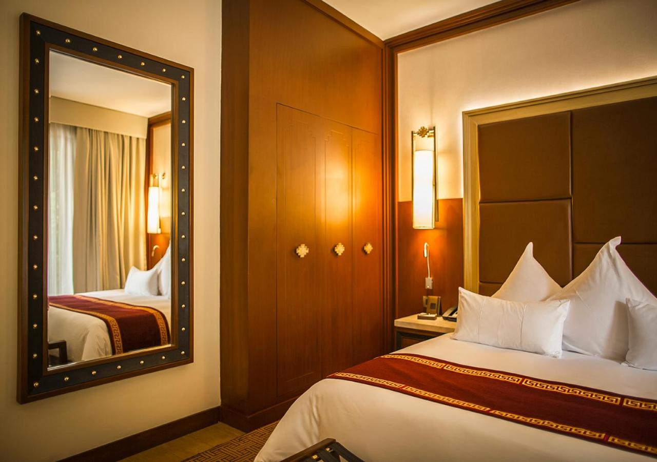 Queen Room with Garden View - Photo 3