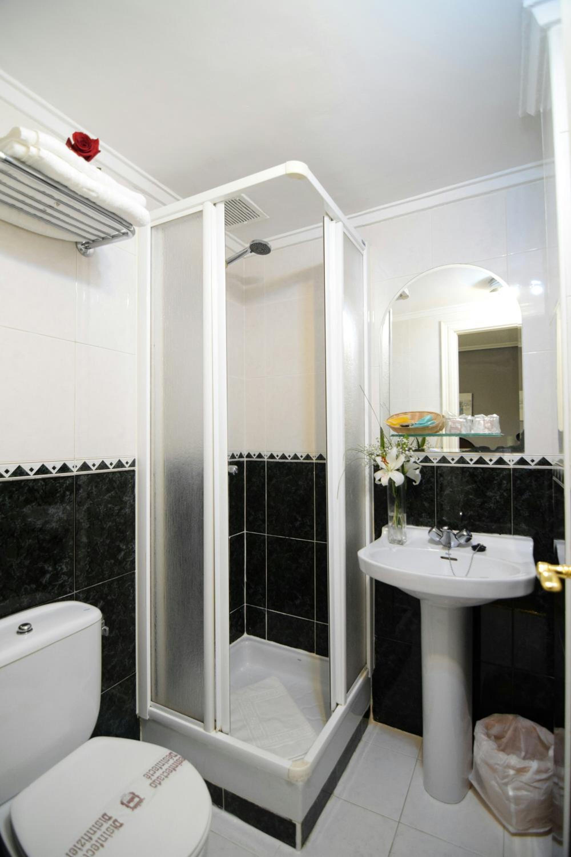 Double or Twin Room photo 2