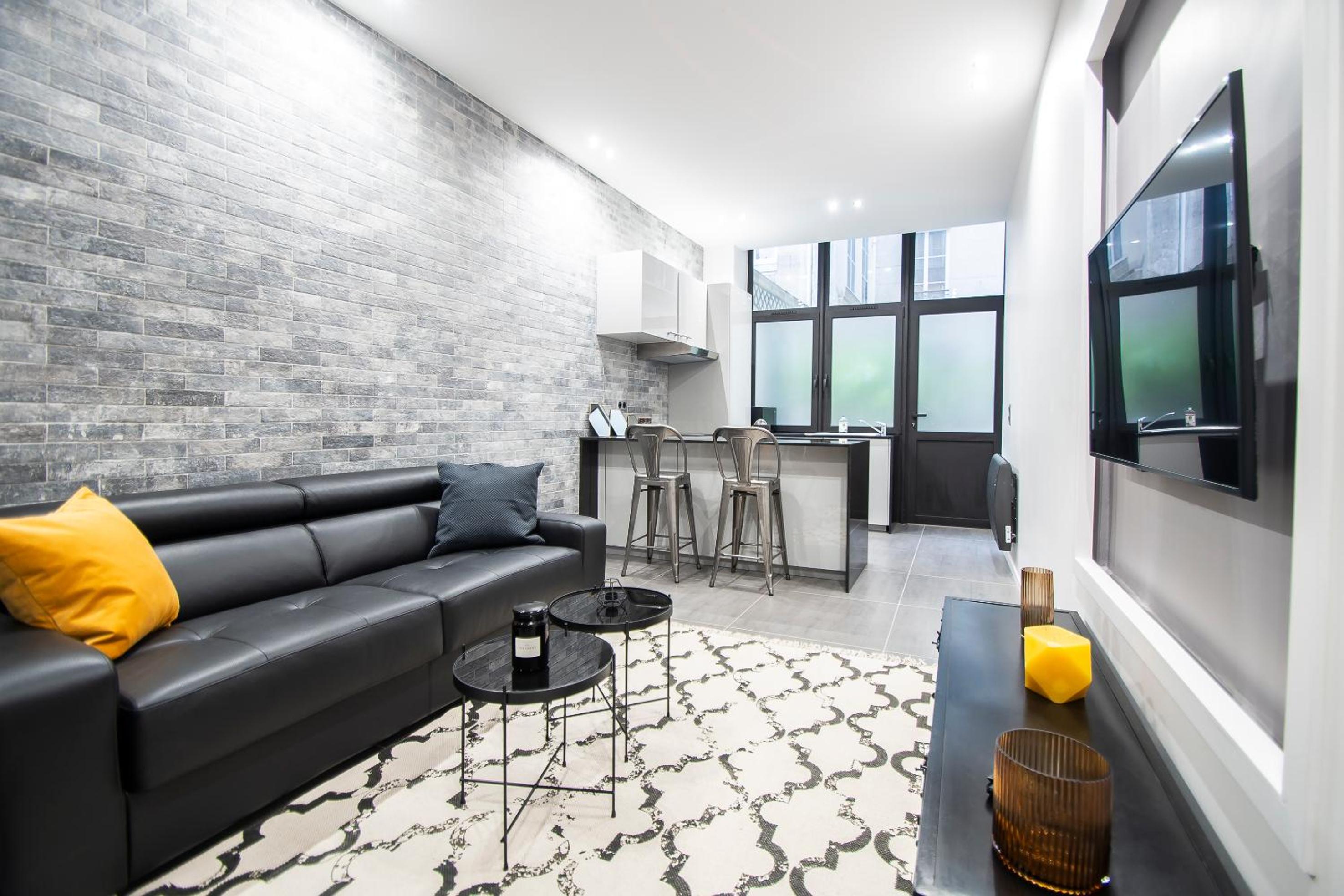 Apartment photo 2