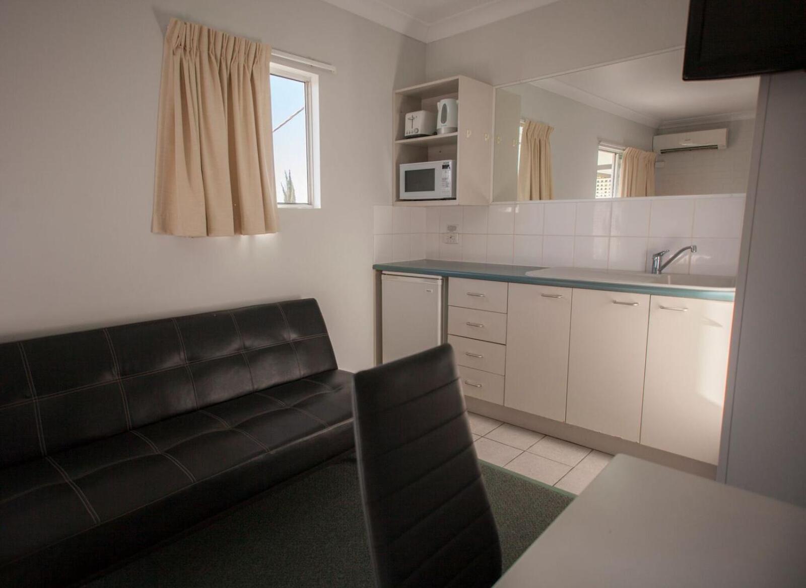 Twin Room thumbnail 5