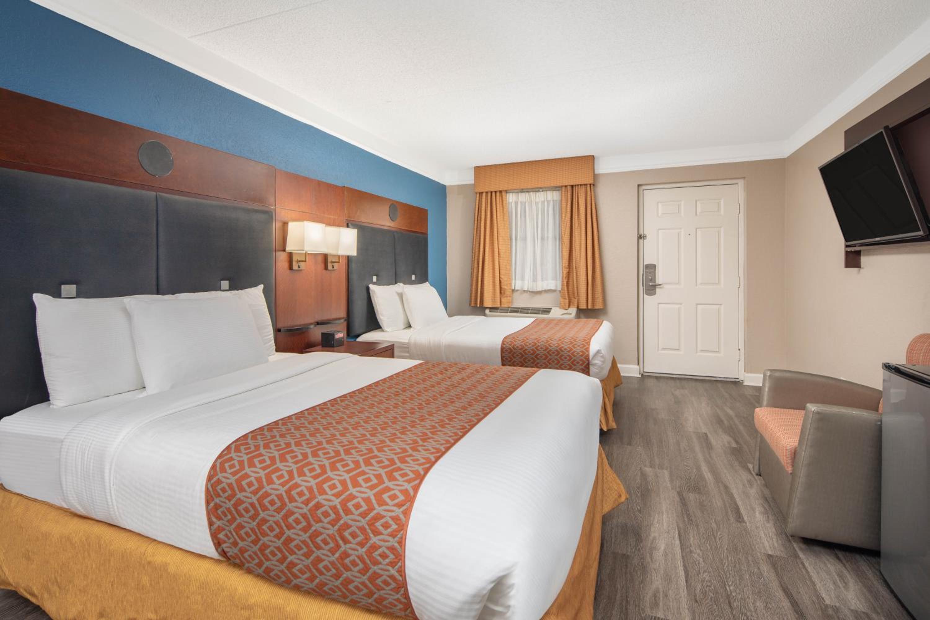 Double Room With Two Double Beds-Non Smoking - Photo 1