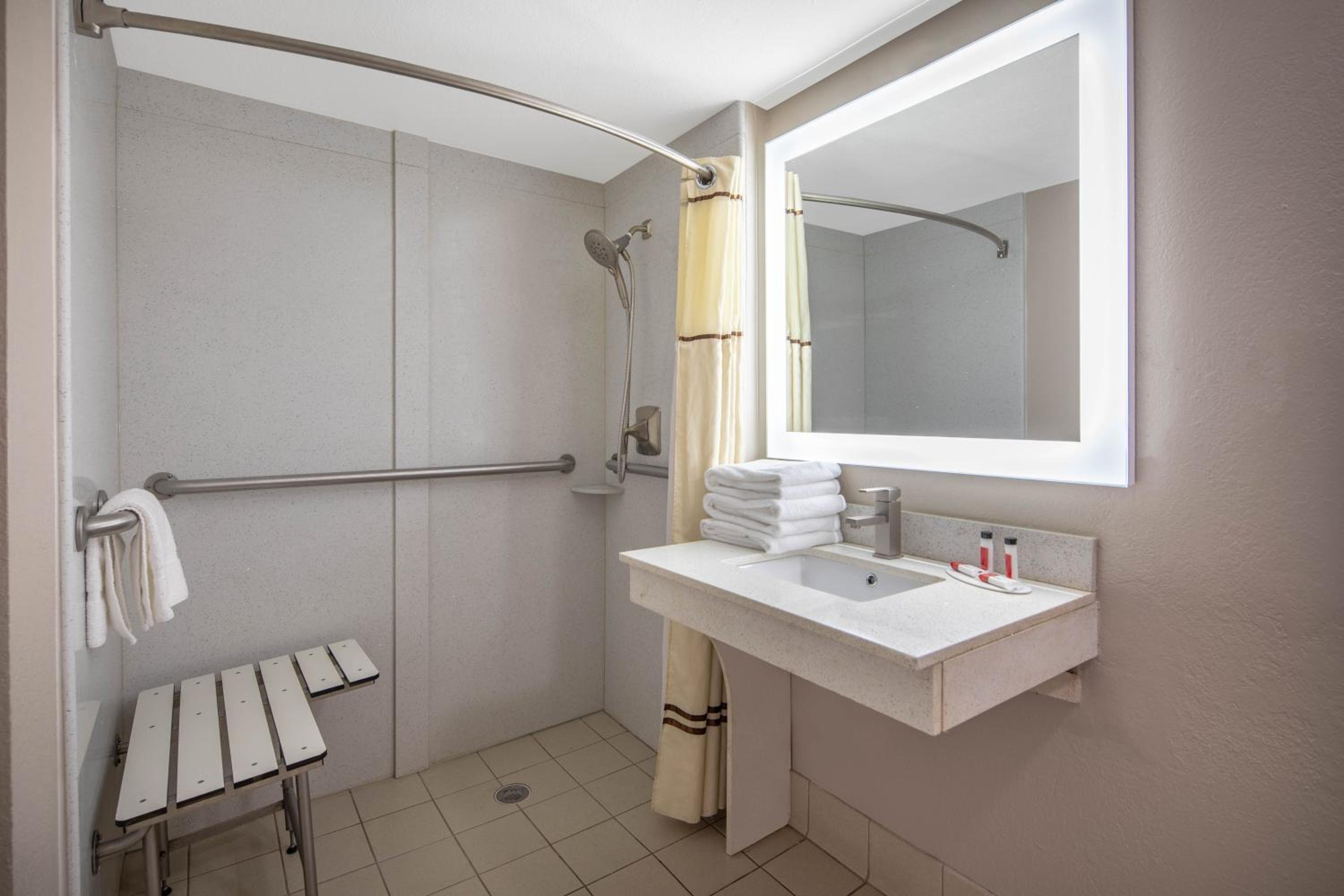 King Room - Disability Access/Non-Smoking - Photo 3