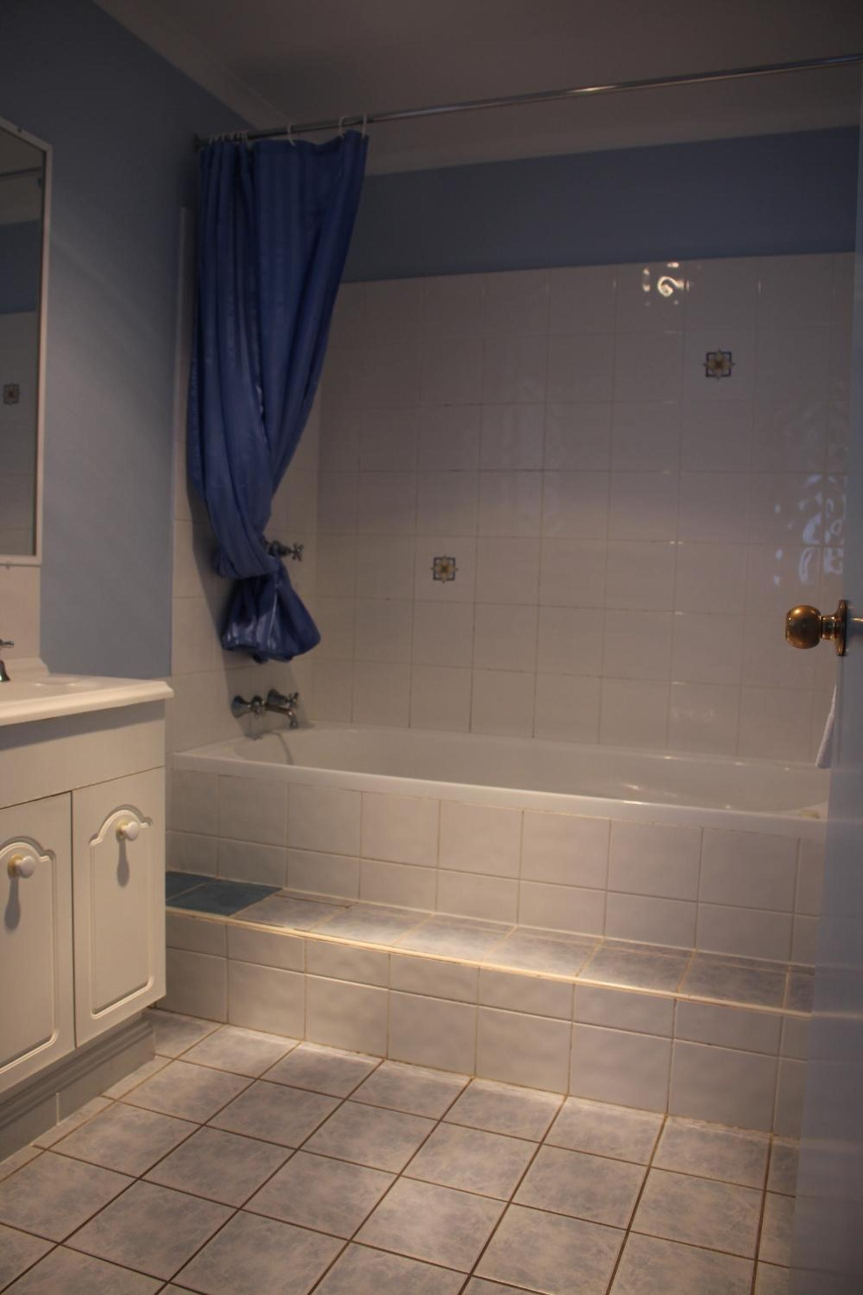 Family Cabin with Spa Bath photo 3