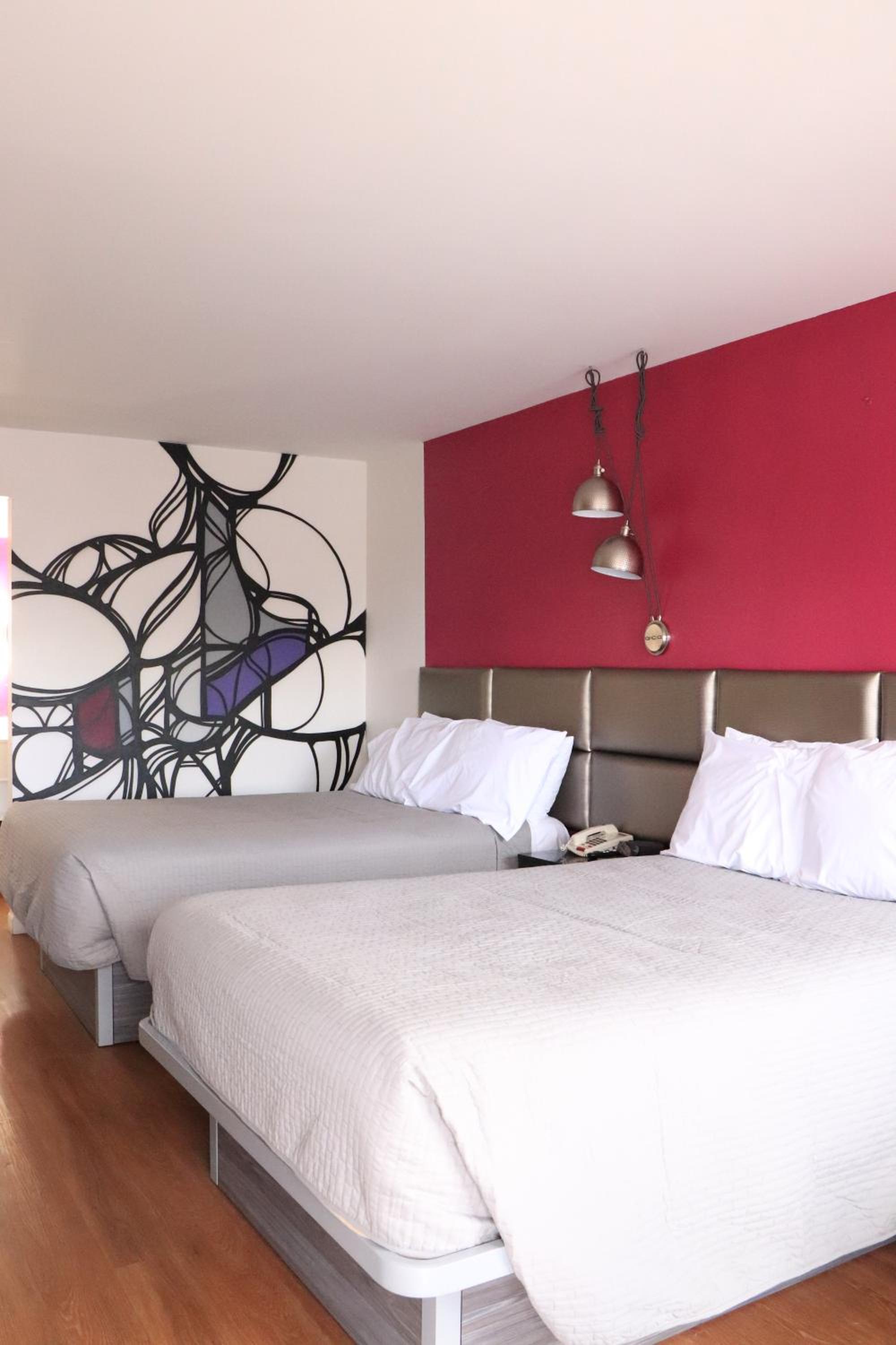 Room with Two Double Beds - Photo 23