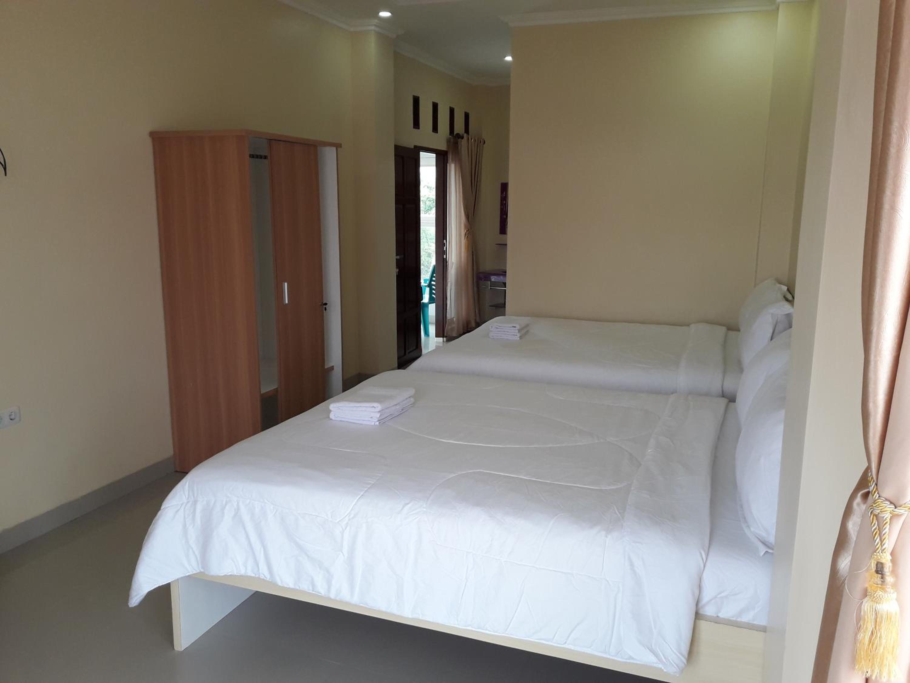 Deluxe Family Room - Photo 9