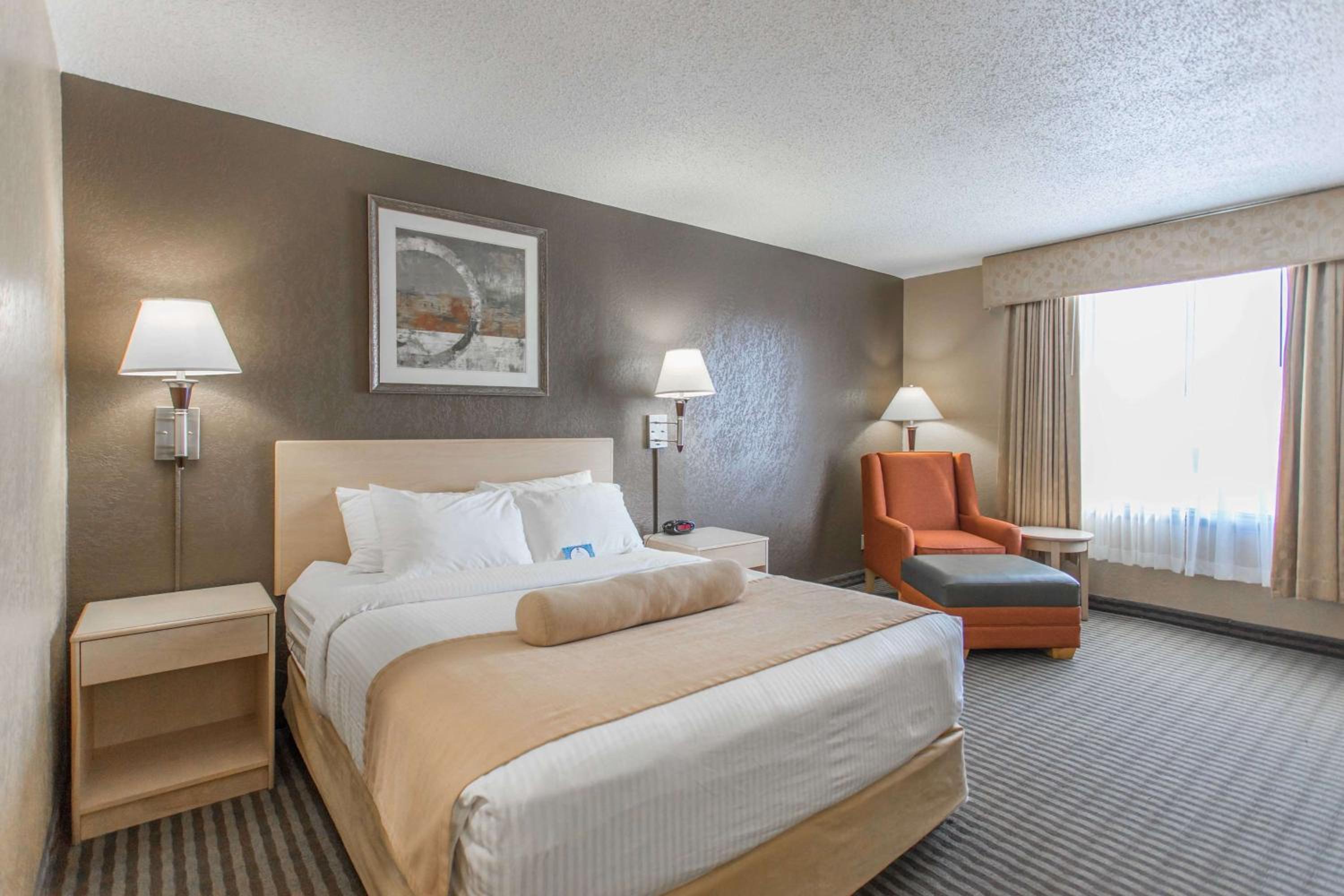 King Room with Pool Access - Photo 4
