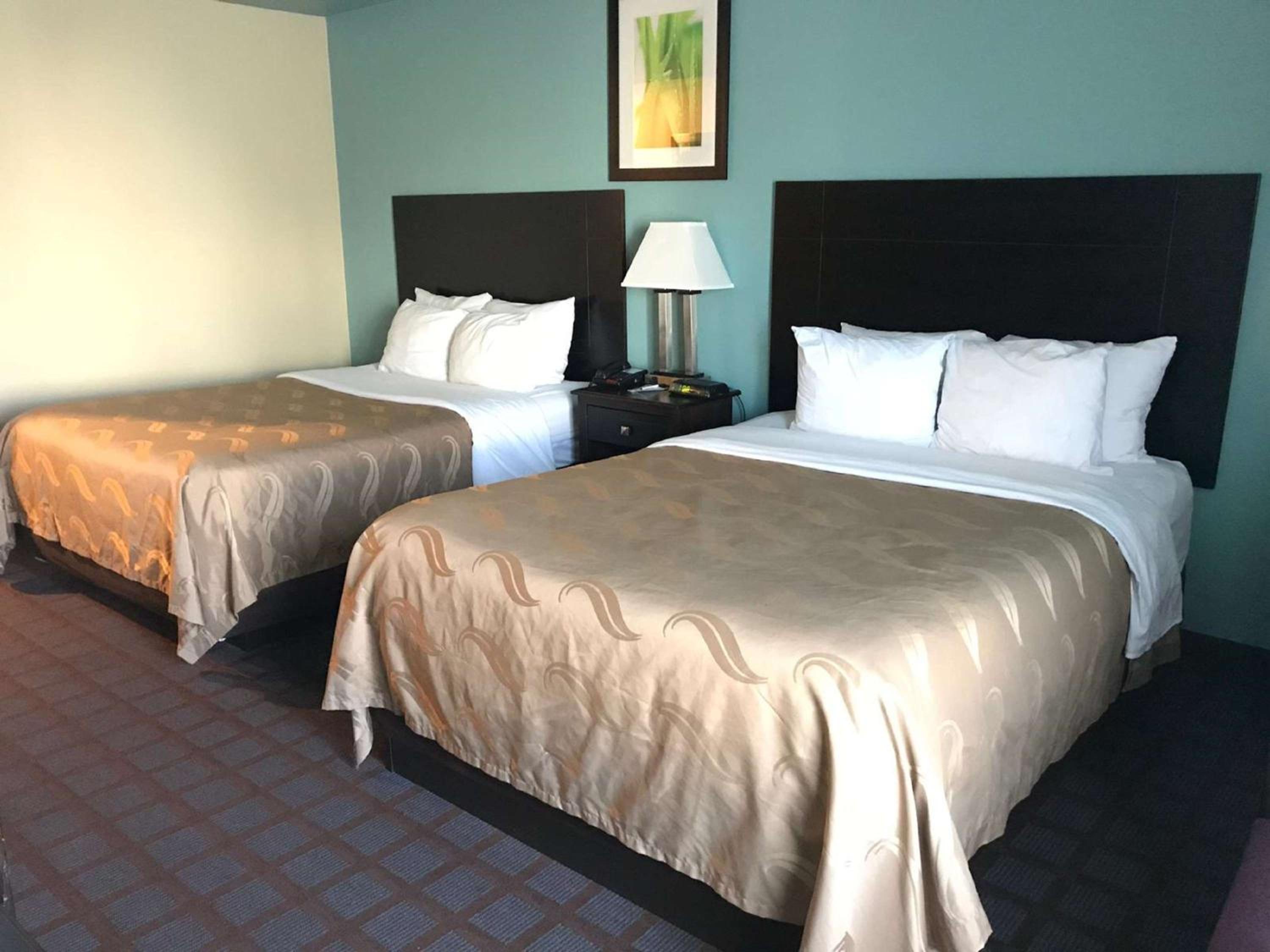 Queen Room with Two Queen Beds - Photo 7