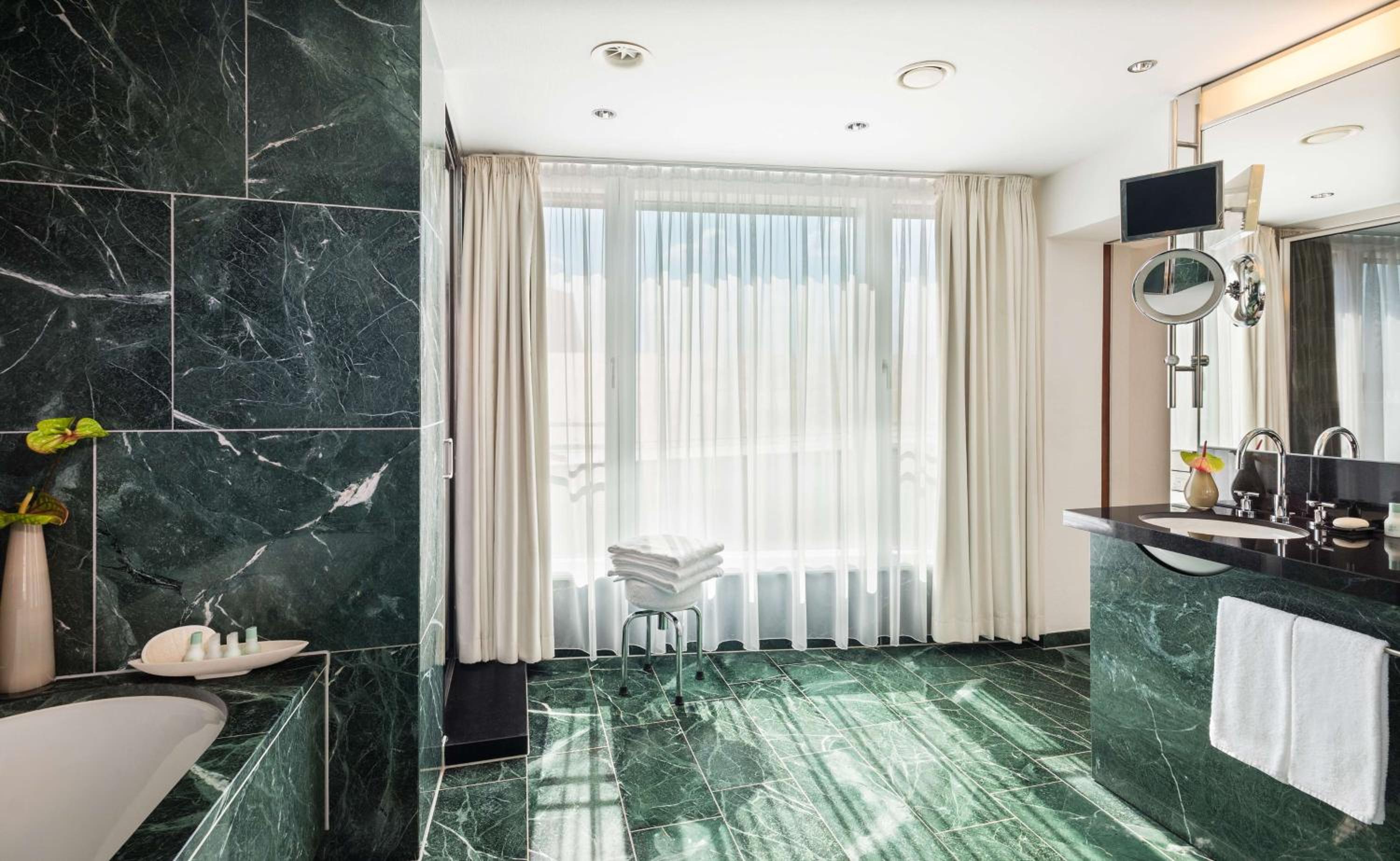 Grand Executive Suite thumbnail 5
