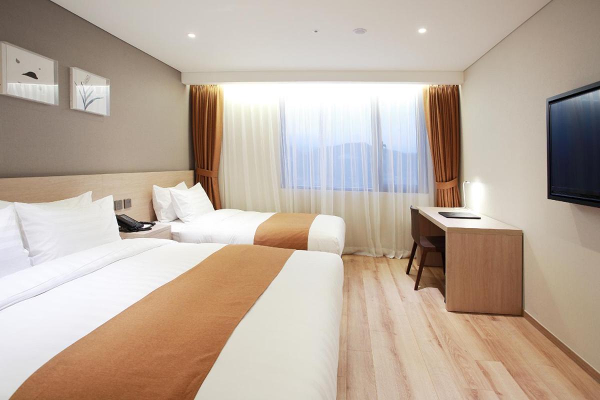 Deluxe Twin Room photo 3
