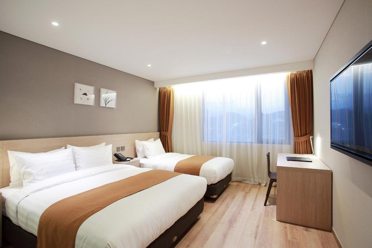 Deluxe Twin Room photo 2