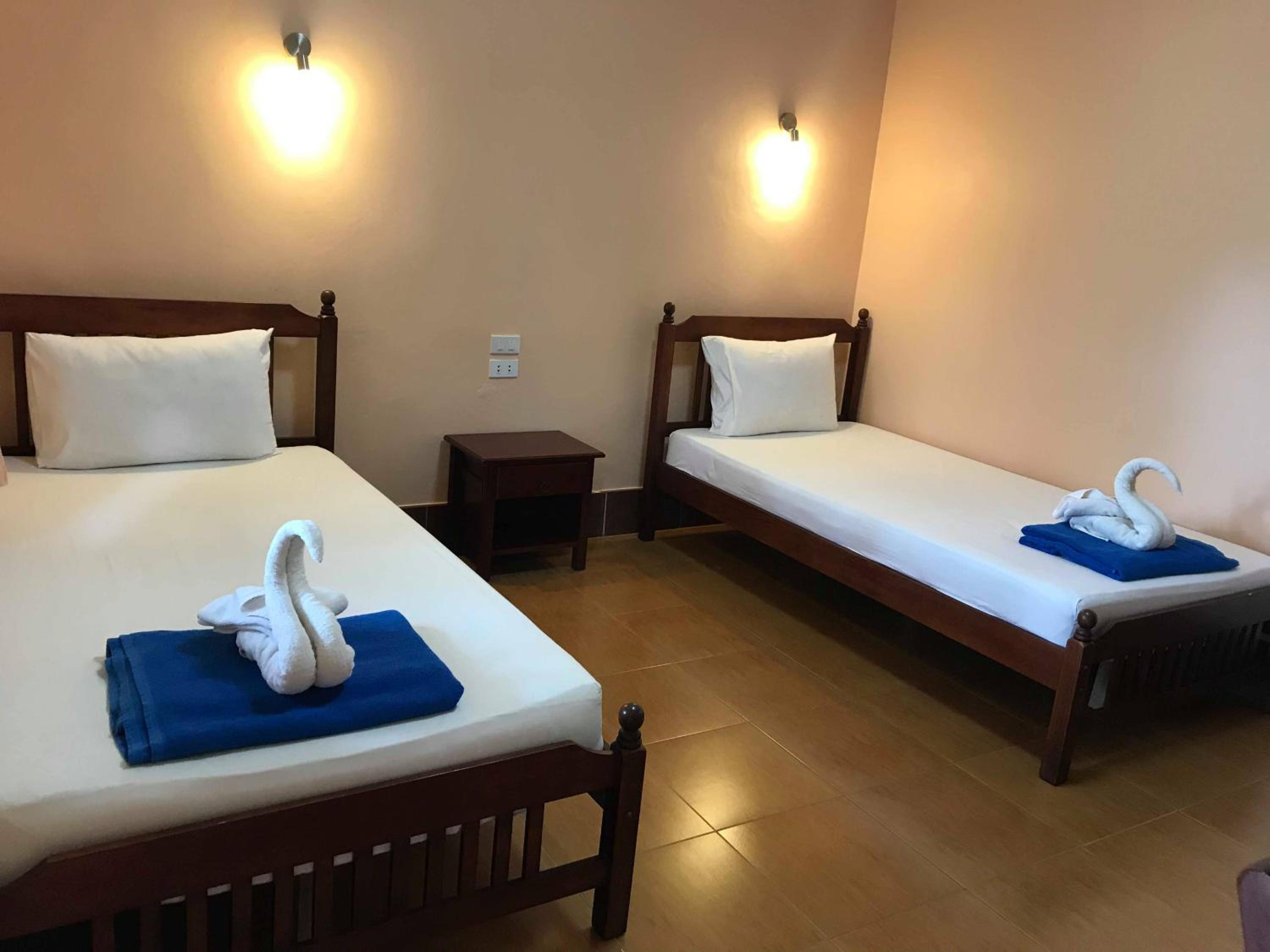 Standard Twin Room - Photo 4