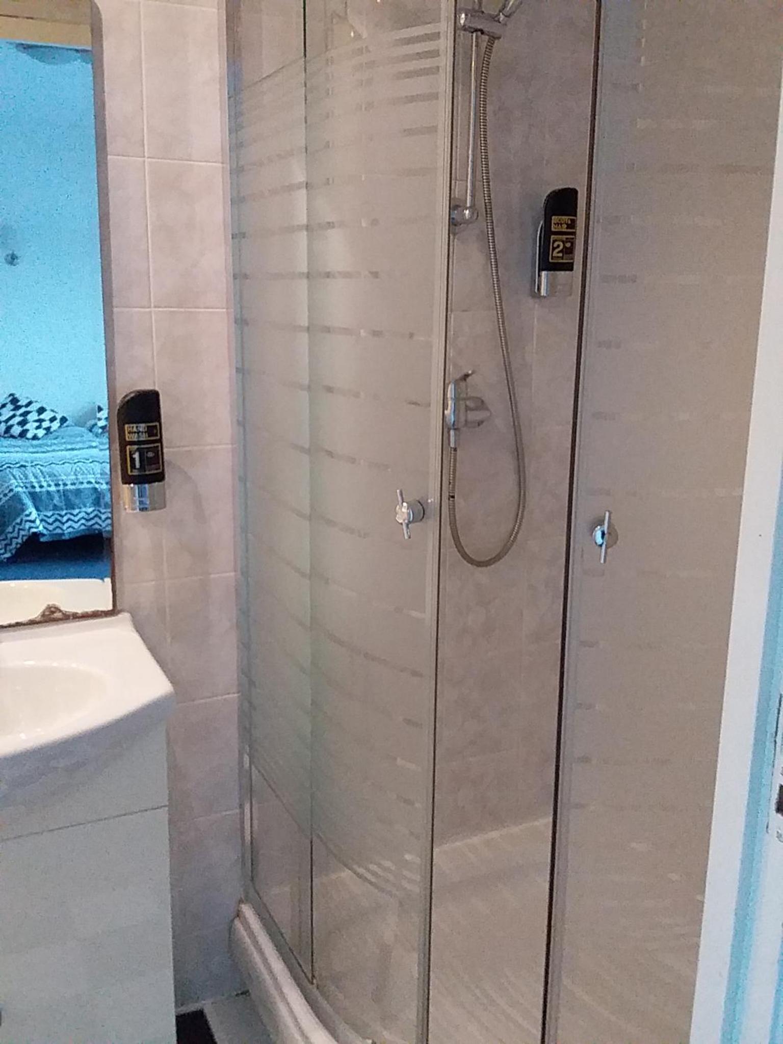 Standard Triple Room - Photo 8