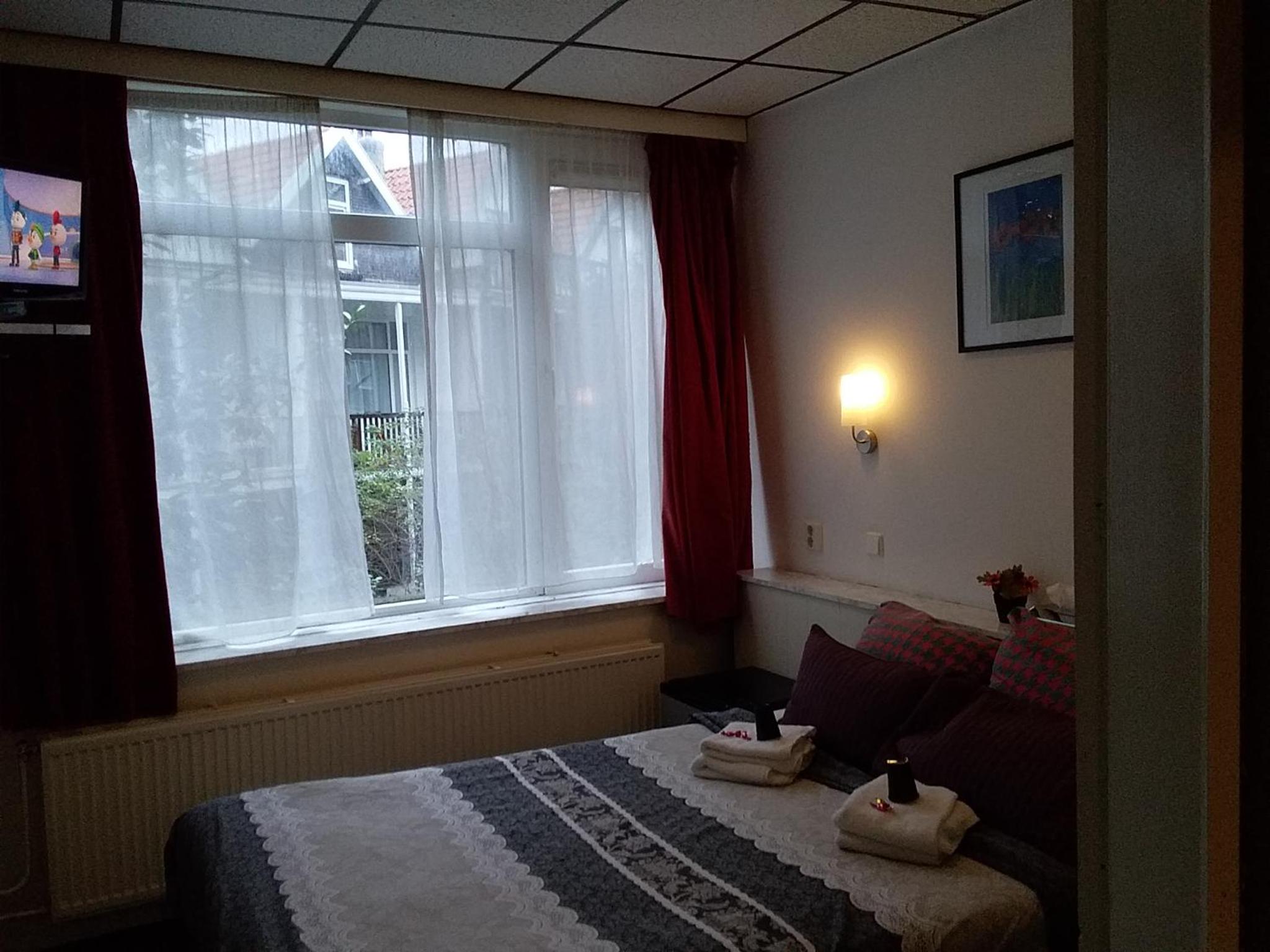 Standard Twin Room - Photo 5