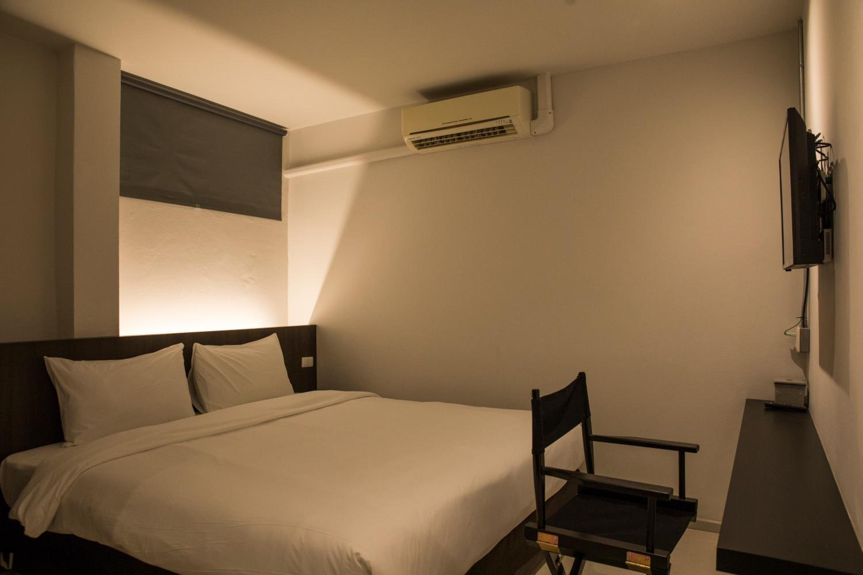 Deluxe Room with No View photo 1