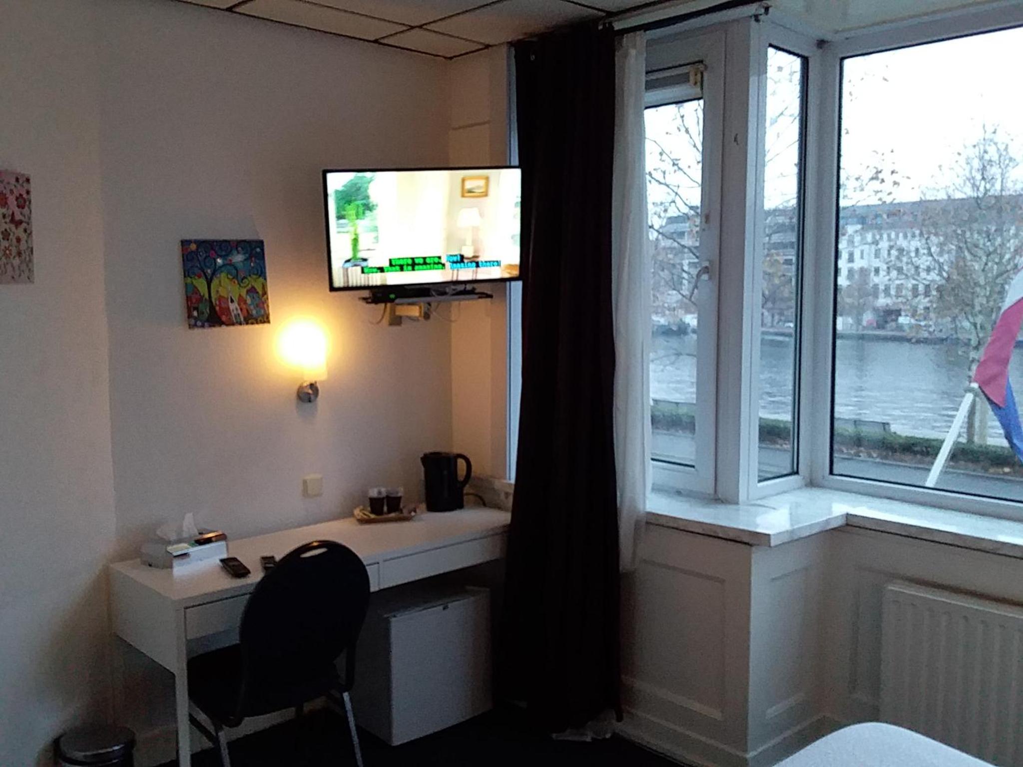 Budget Double Room - Photo 17