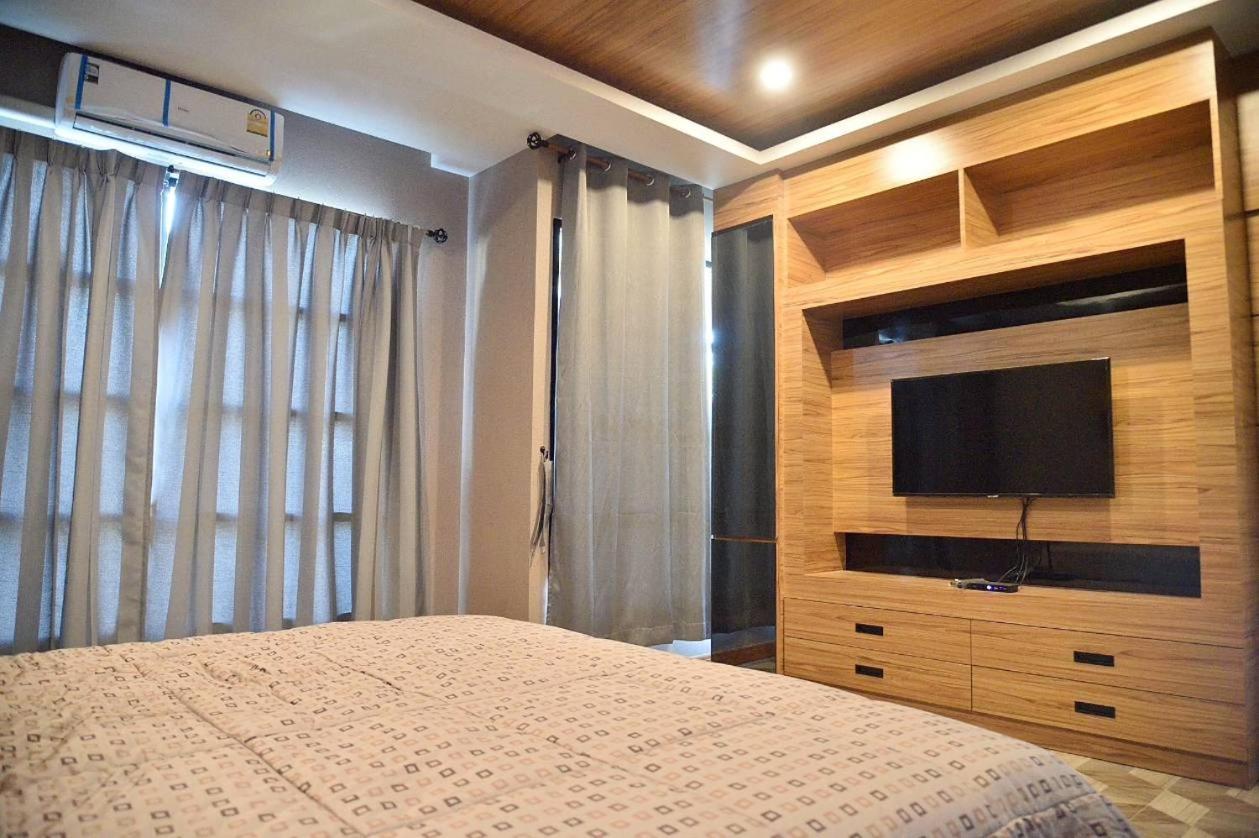 Villa with Private Pool - Photo 14