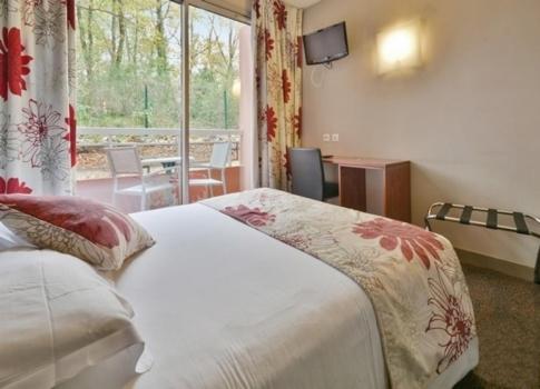 Standard Double with Balcony - Photo 11