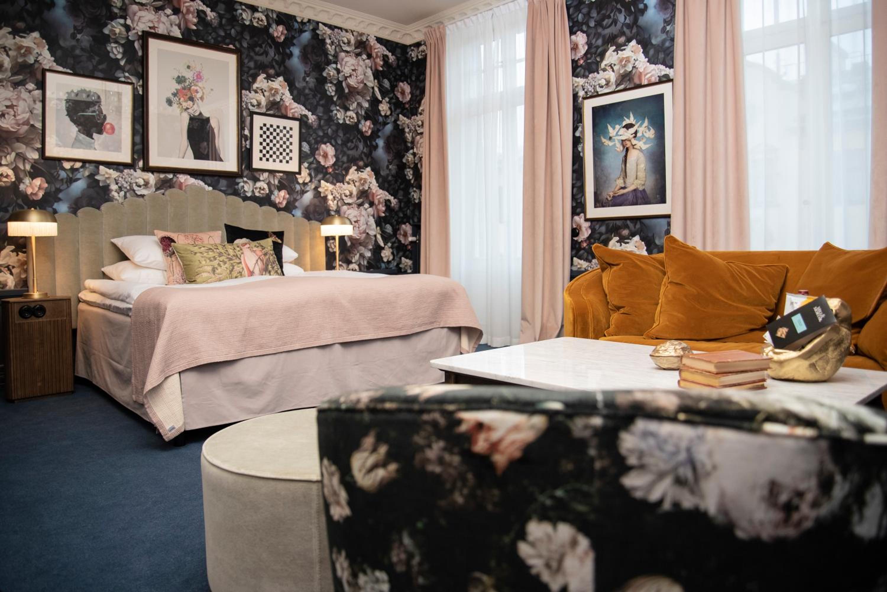 Junior King Suite - Photo 11