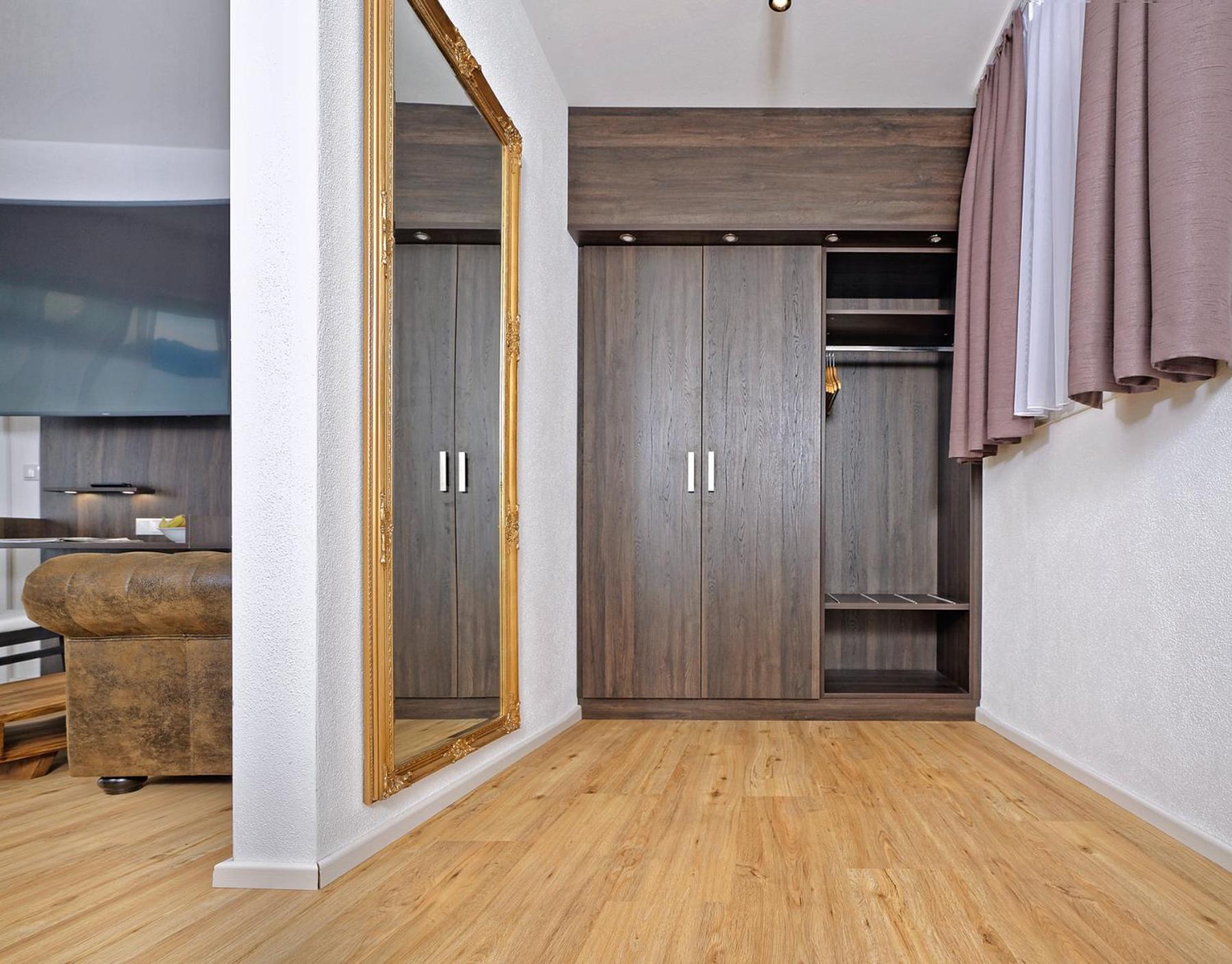Suite with Lake View - Photo 2