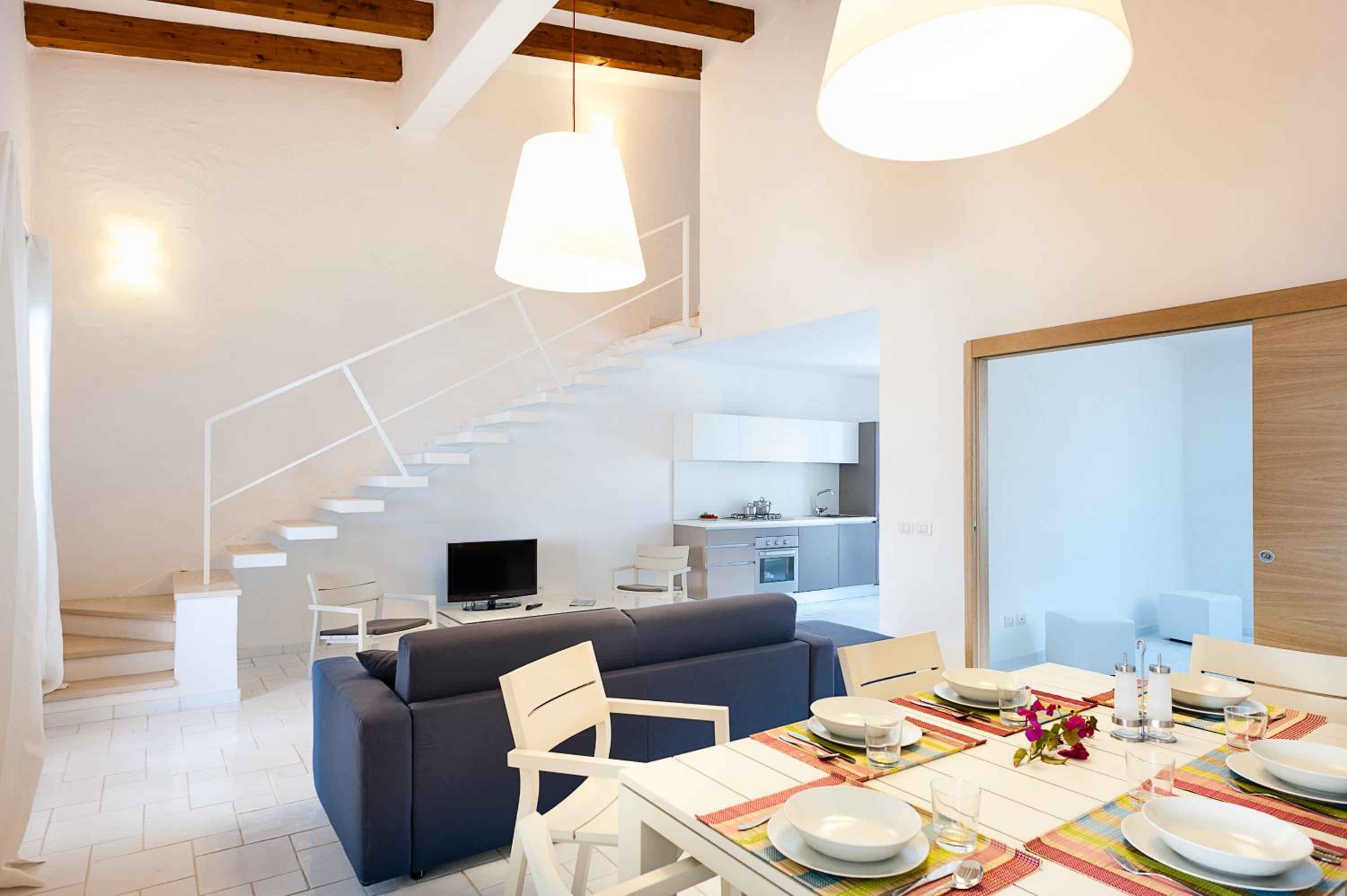 Two Bedroom Apartment - Split Level with Side Sea View photo 3