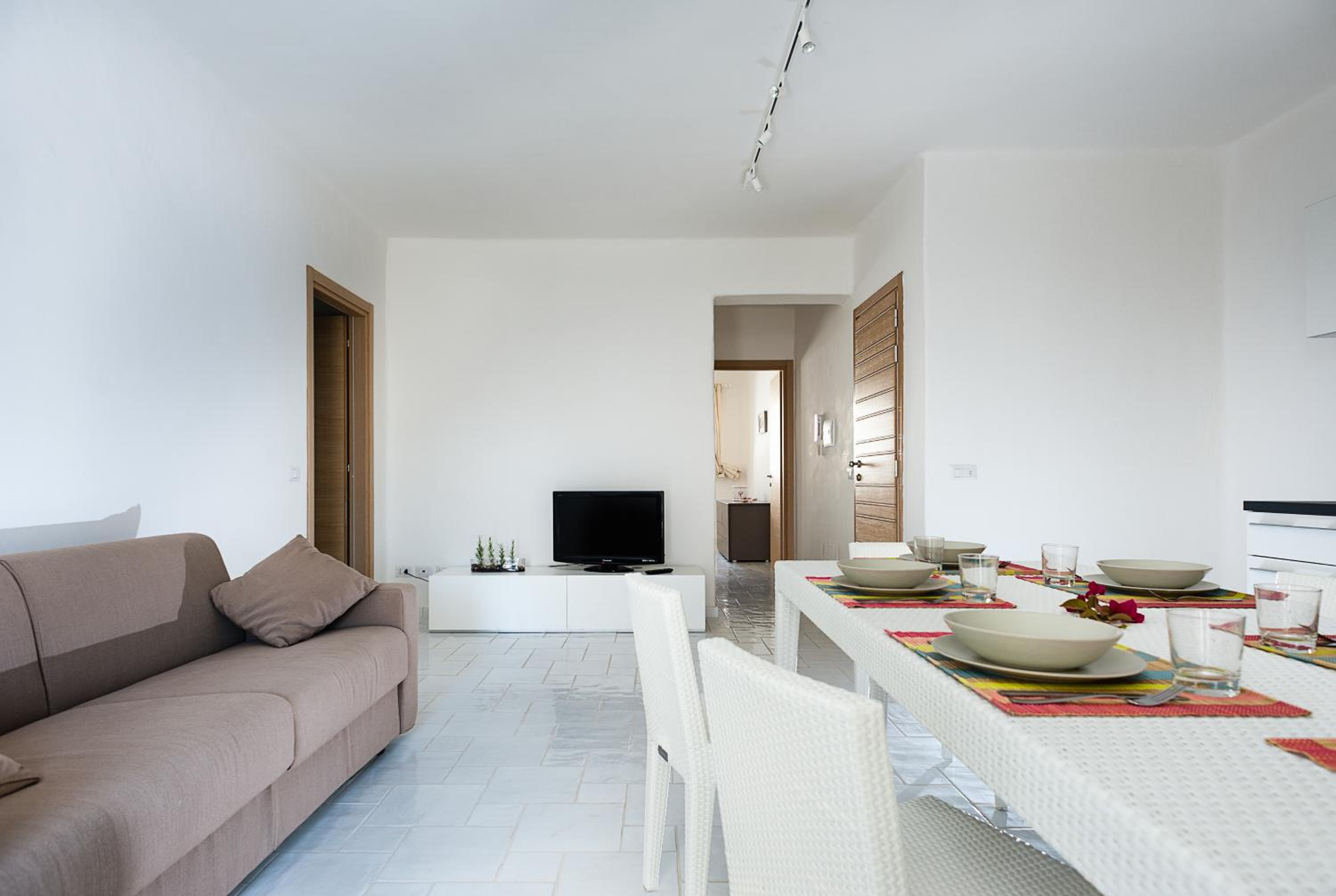 Two-Bedroom Apartment with Side Sea View photo 3