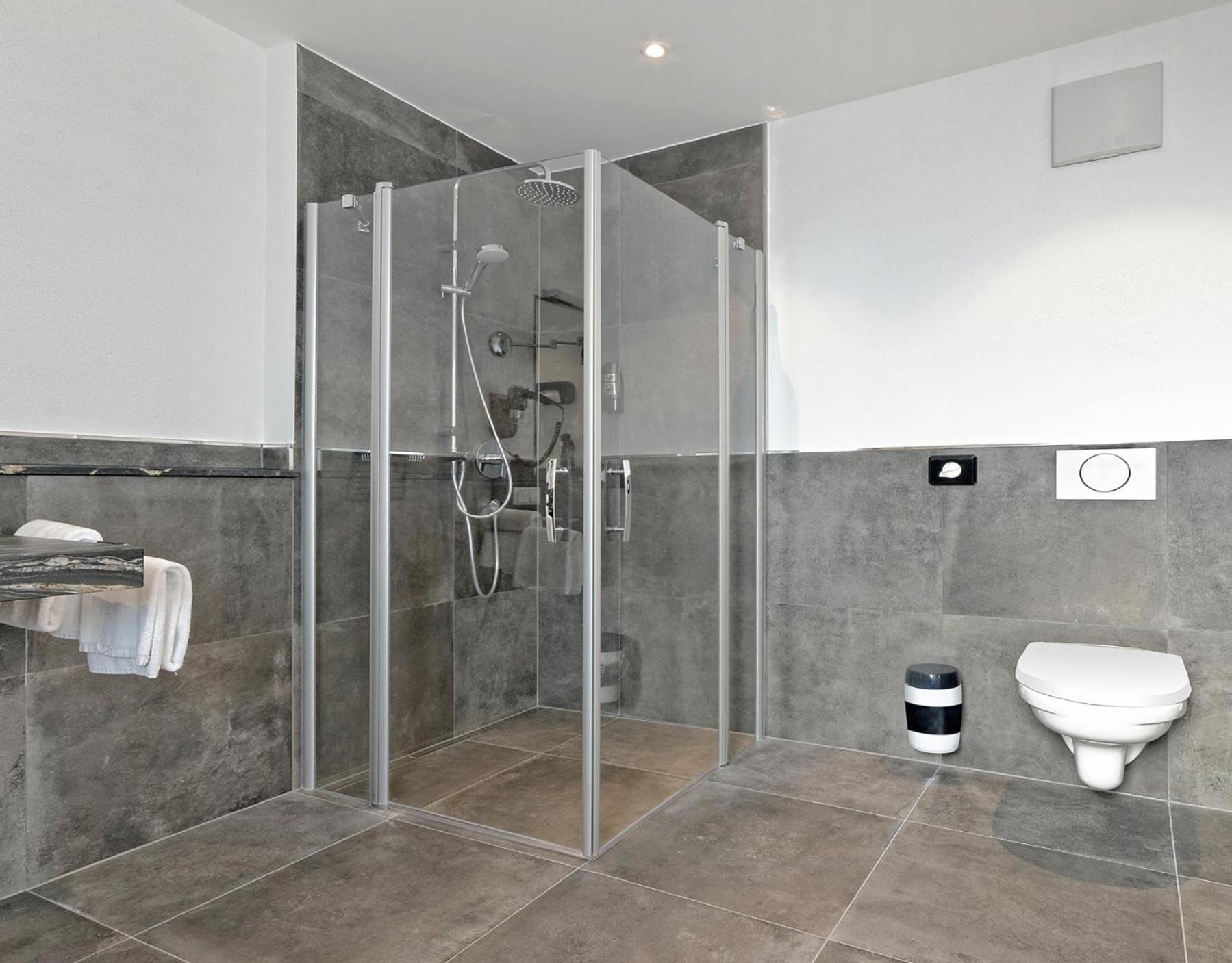 Suite with Lake View - Photo 3