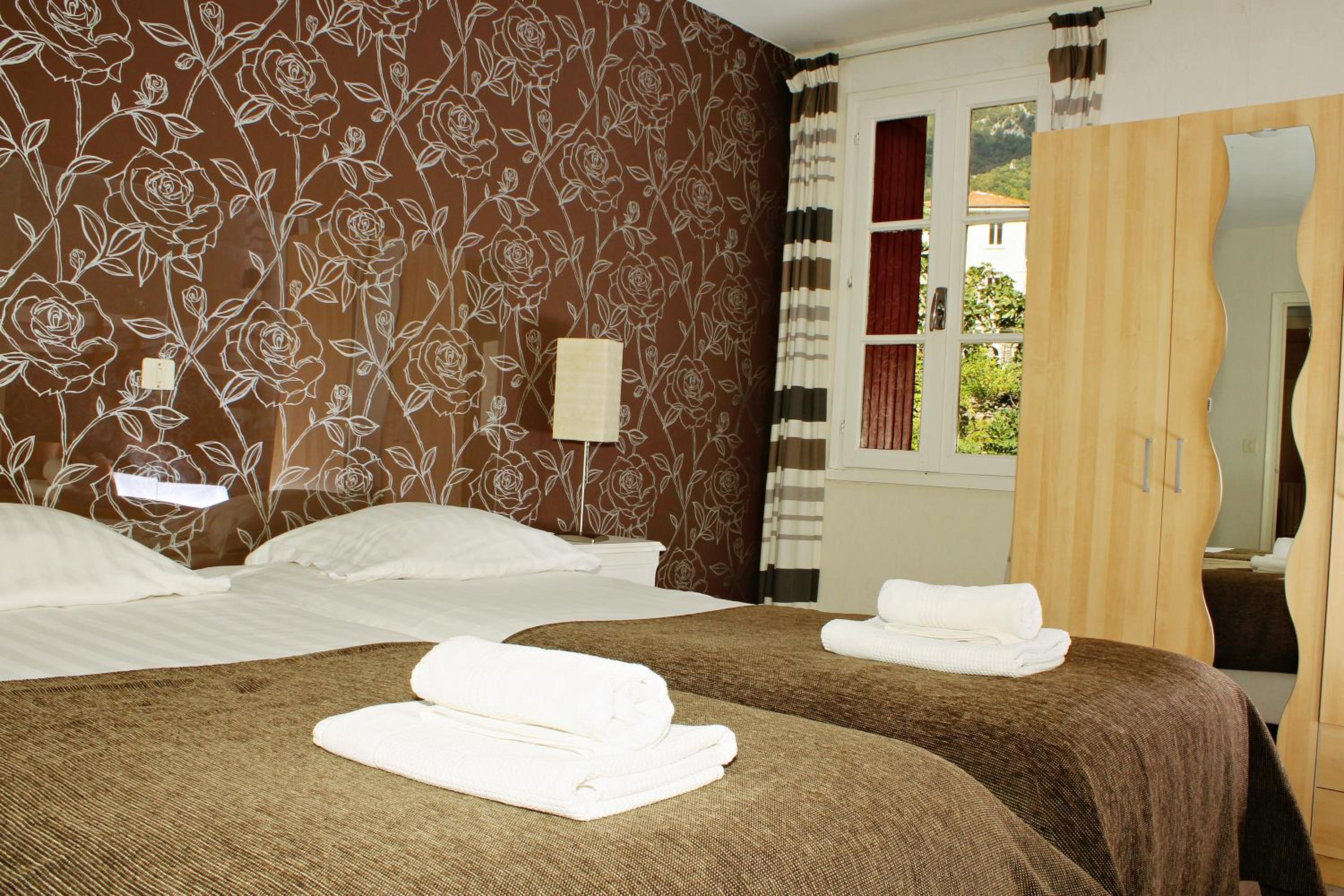 Twin Room - Photo 1