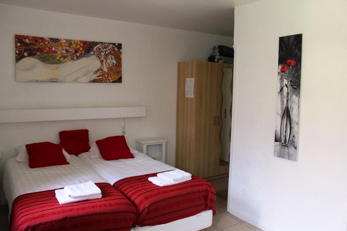 Standard Twin Room with Mountain View photo 2