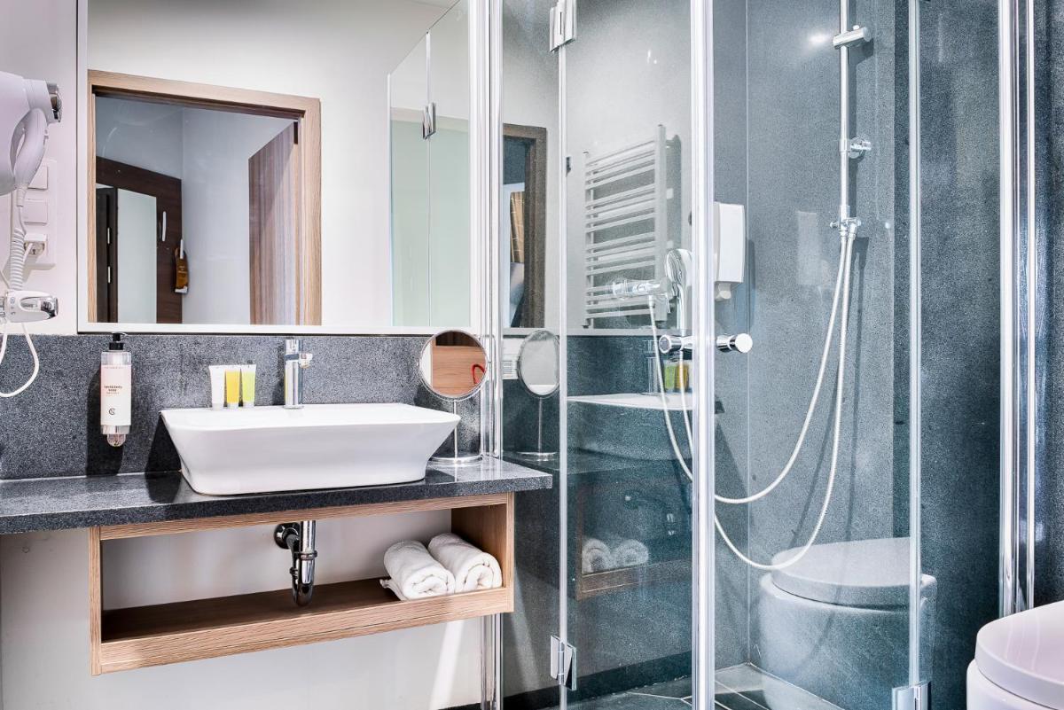 Premium Double or Twin Room photo 3