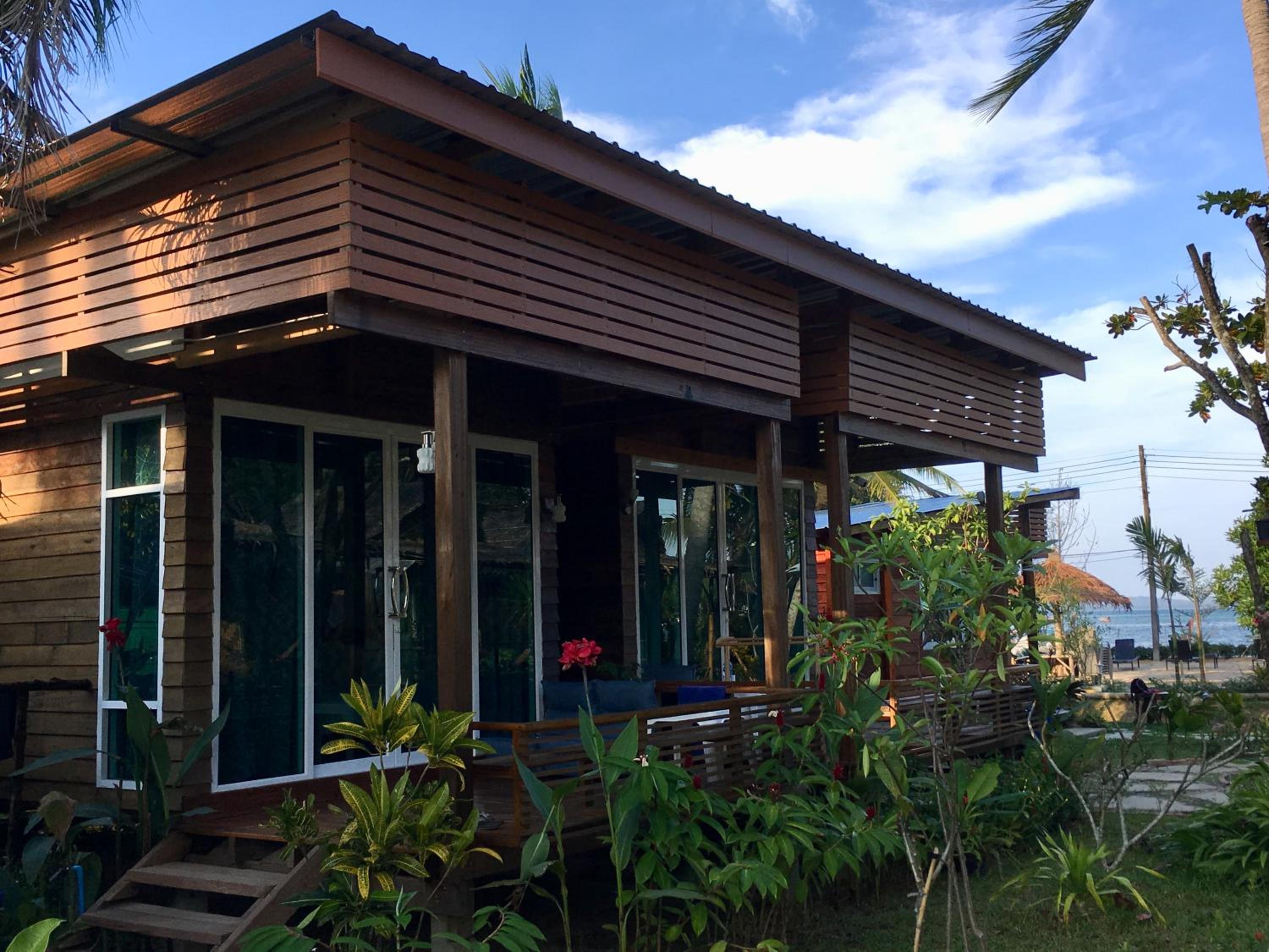 Deluxe Double Room with Balcony - Photo 11