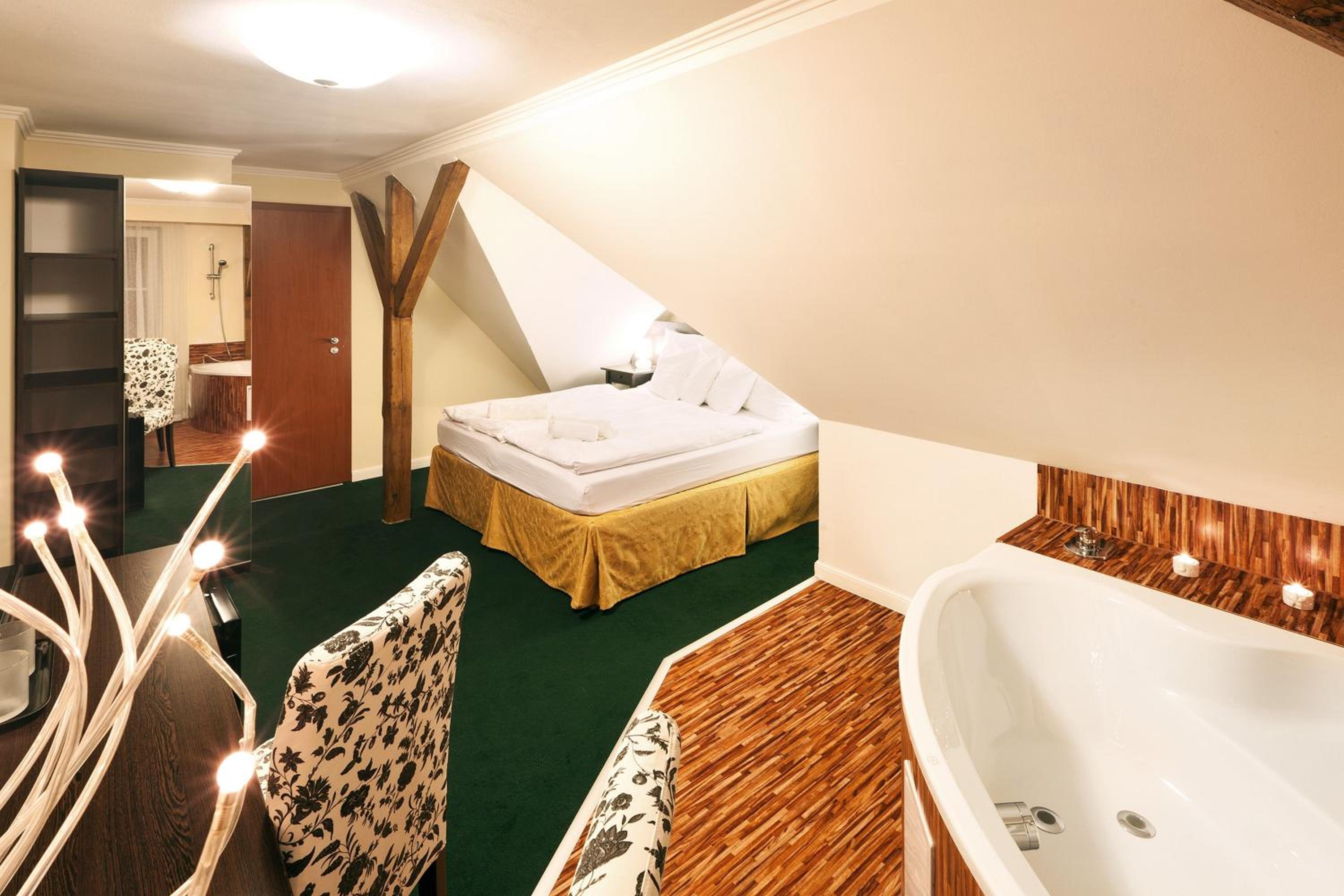 Deluxe Double Room with Spa Bath  - Photo 1