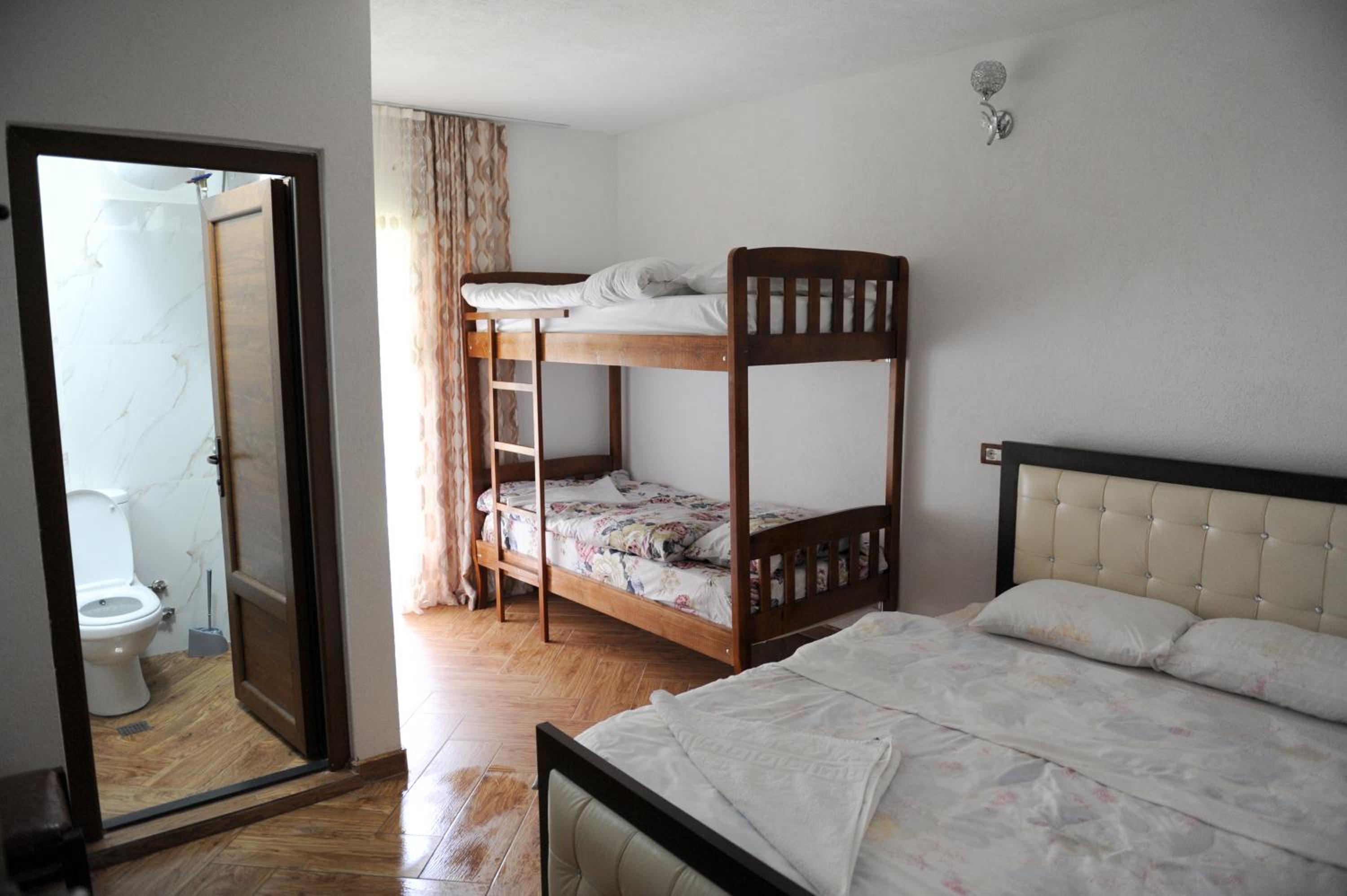 Quadruple Room with Mountain View photo 2