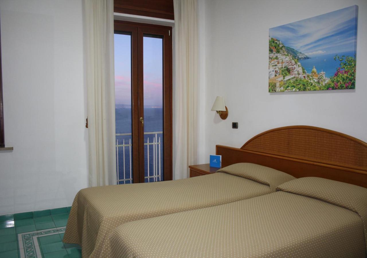 Standard Twin Room with Sea View - Photo 1