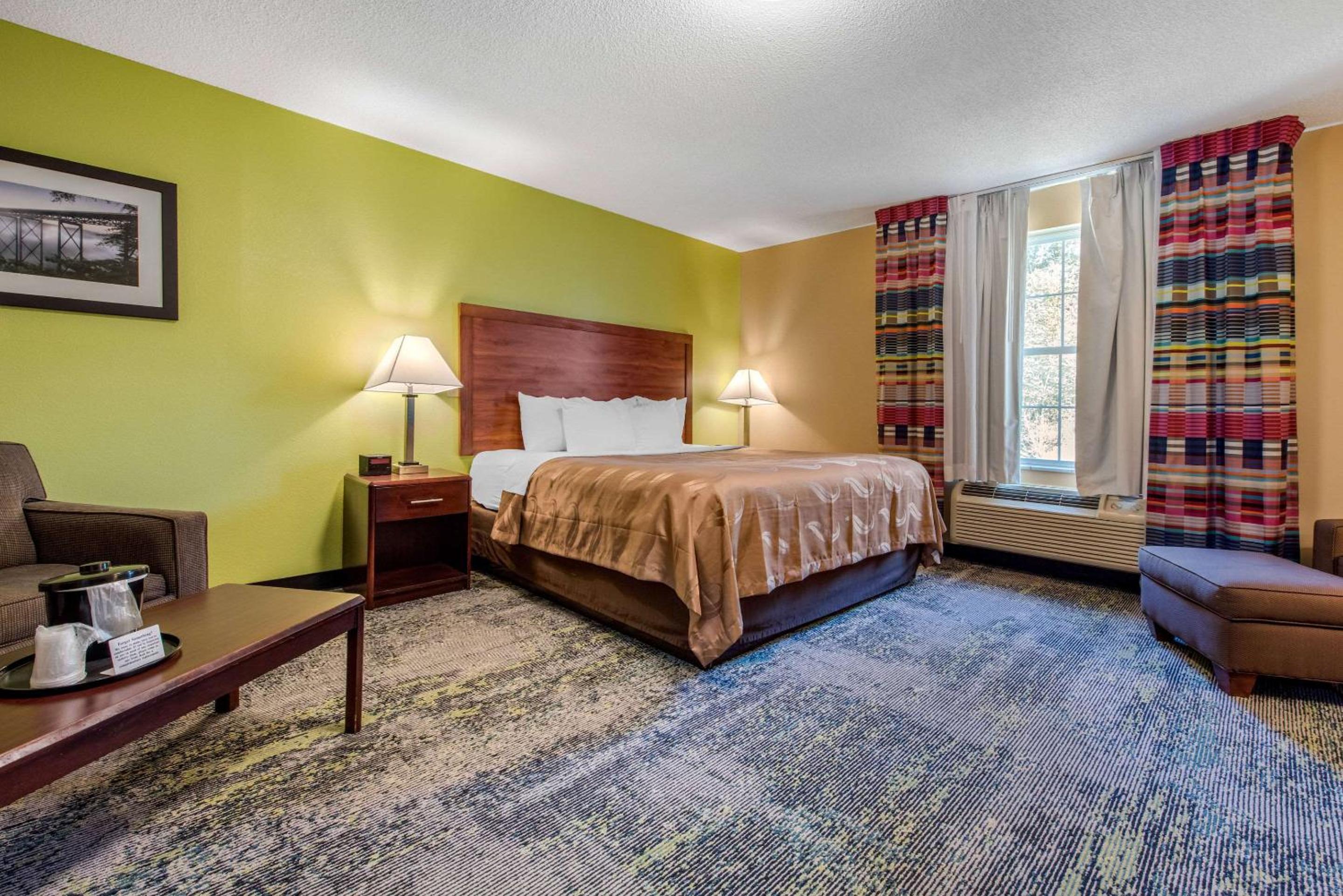 Suite, King Bed, Non-Smoking photo 1