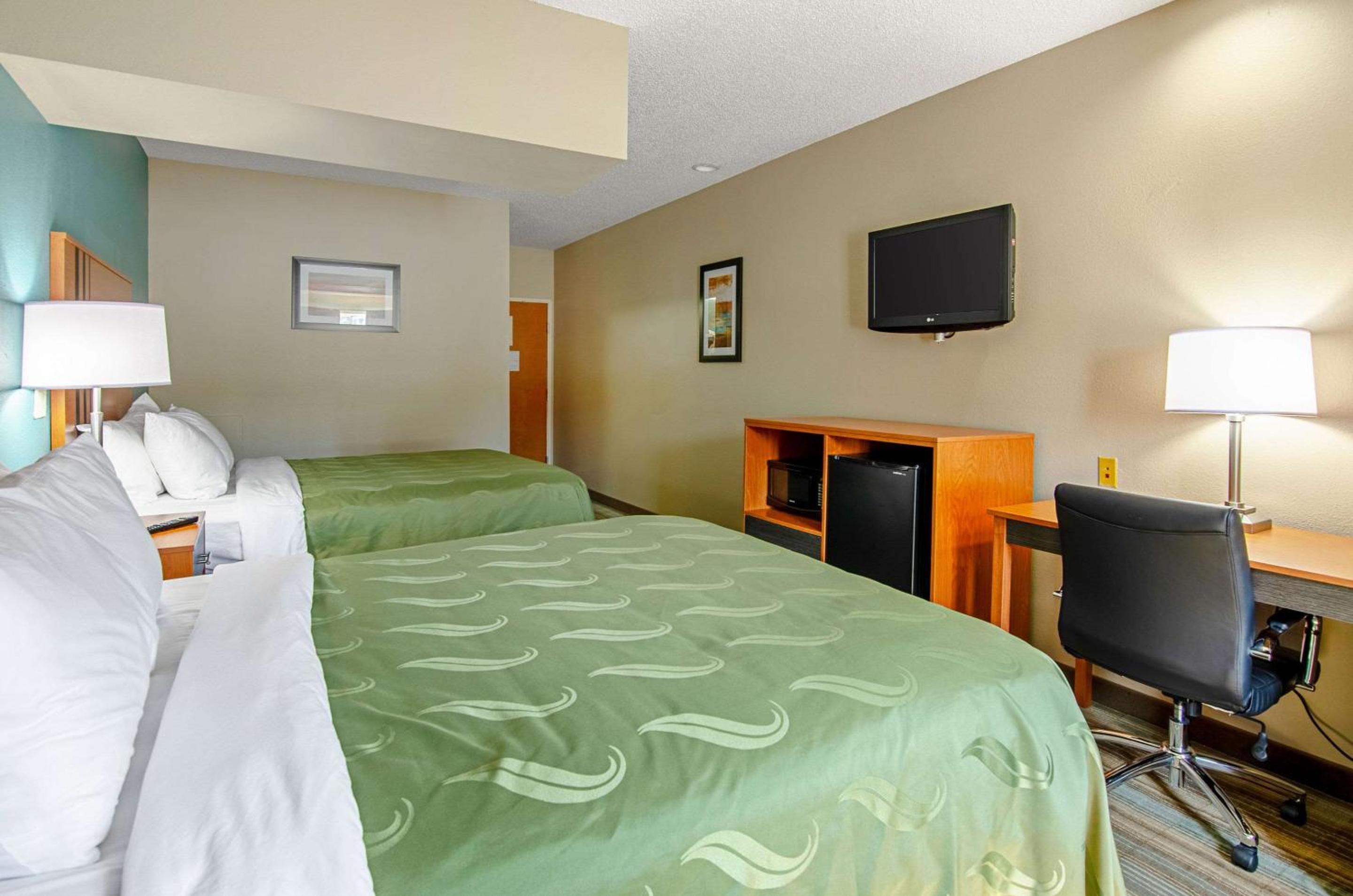 Queen Room with Two Queen Beds - Non-Smoking - Photo 1