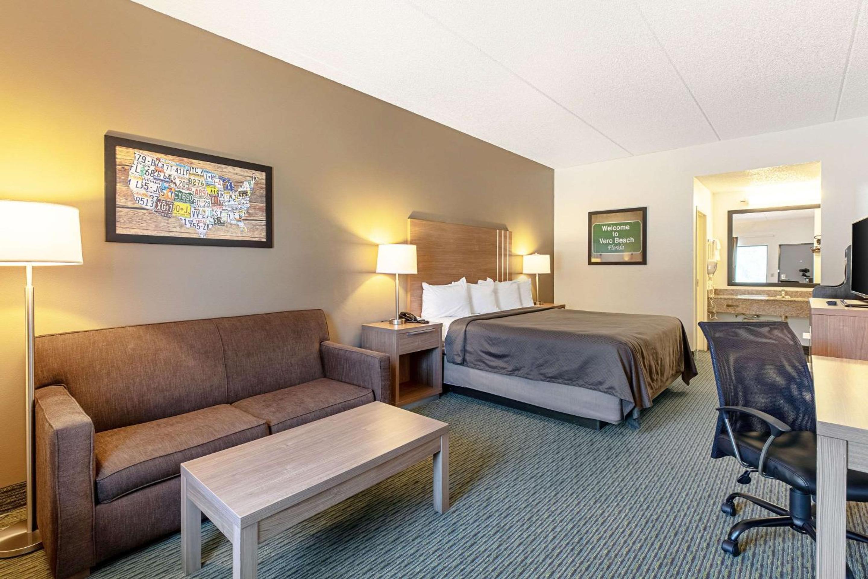 King Room with Sofa Bed - Non-Smoking - Photo 1