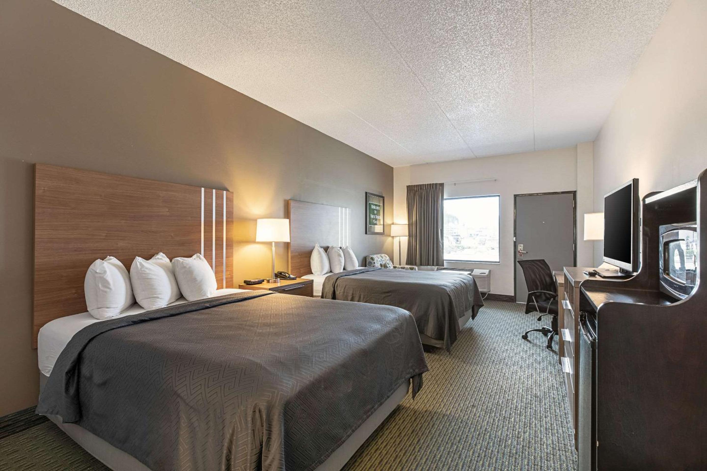 Queen Room with Two Queen Beds - Non-Smoking - Photo 1
