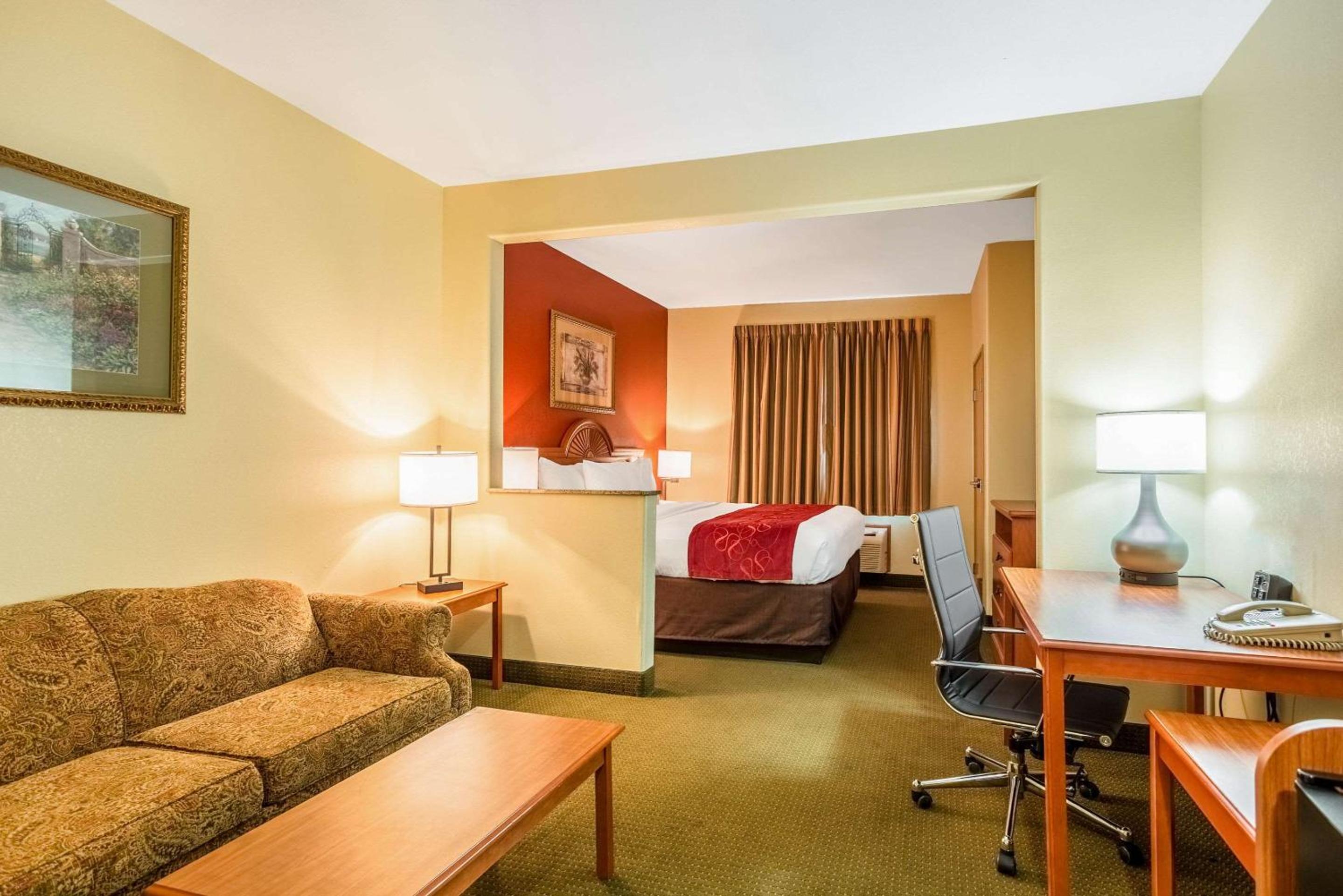 King Suite - Disability Access/Non-Smoking - Photo 1
