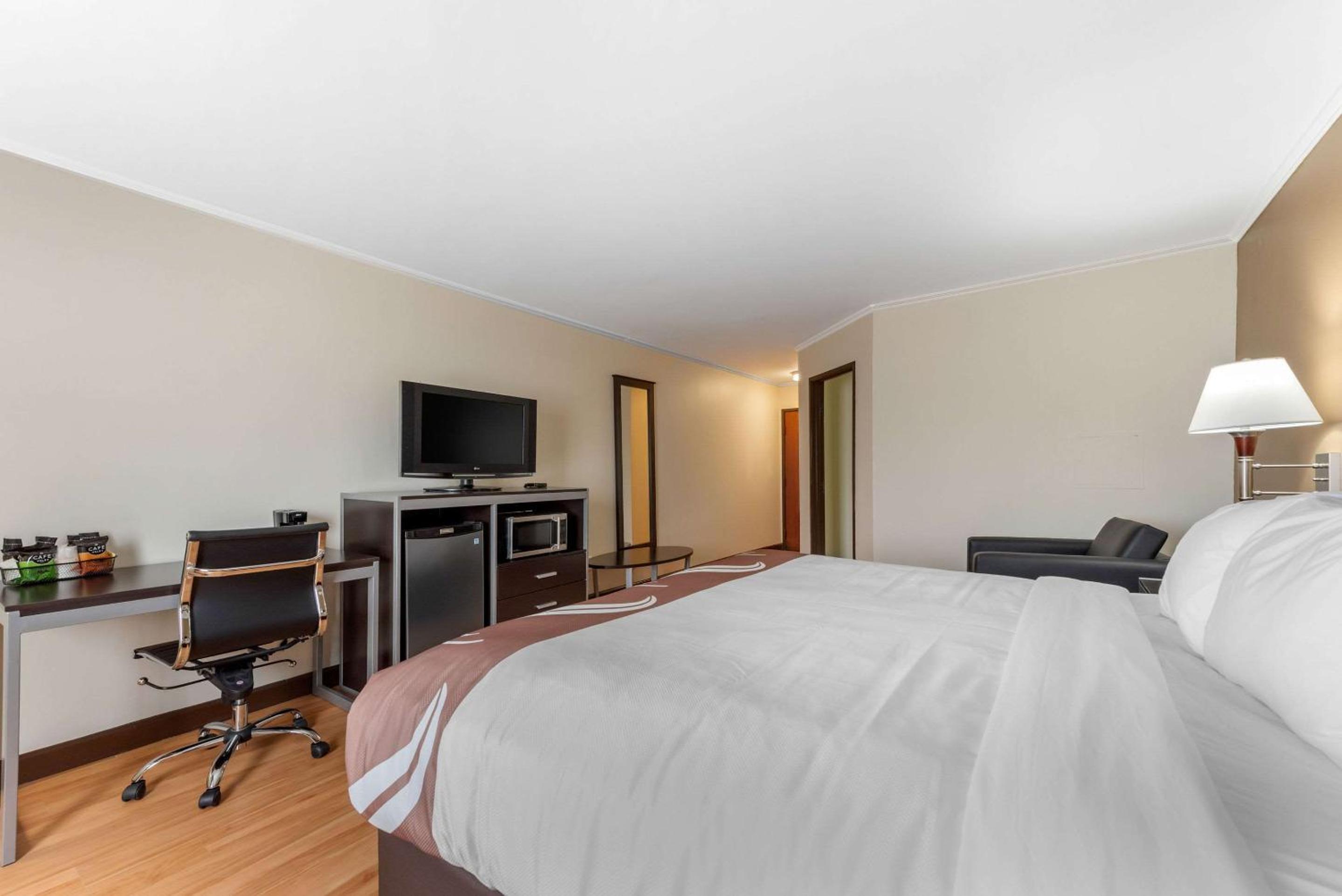 Superior King Room - Non-Smoking - Photo 4