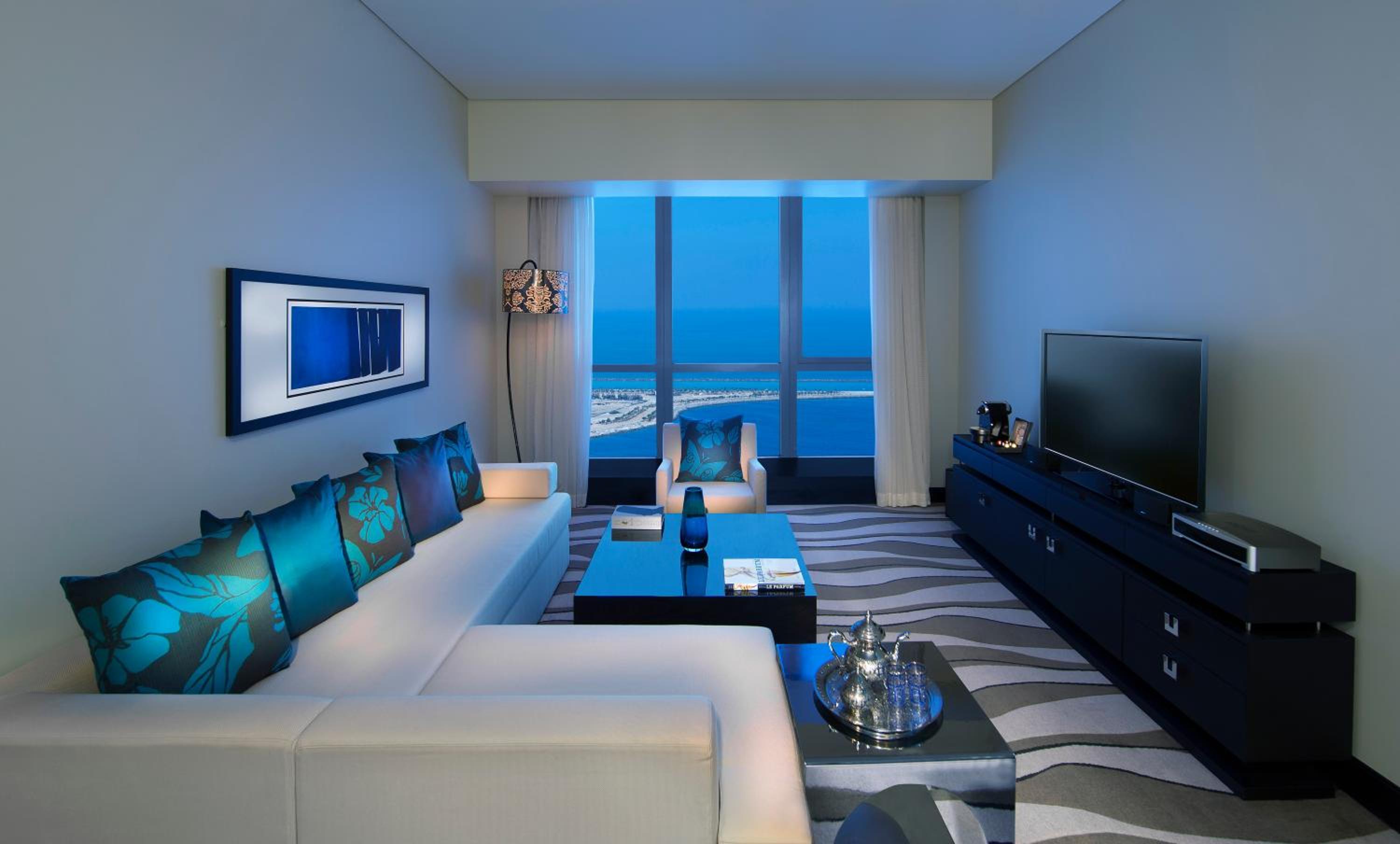 Opera King Suite with Club Millésime Access and Sea or City View — photo 8