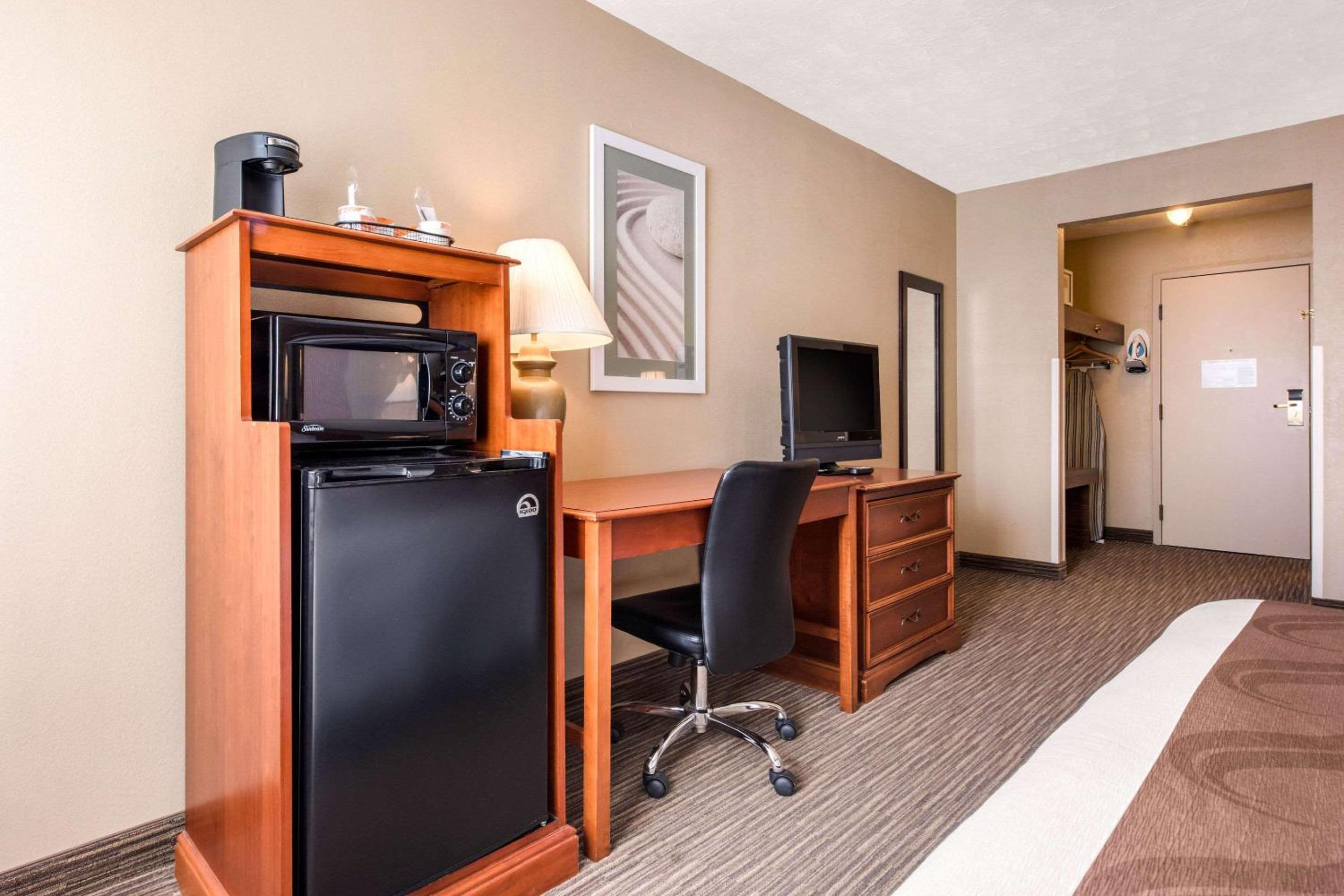 King Room - Non-Smoking - Photo 1