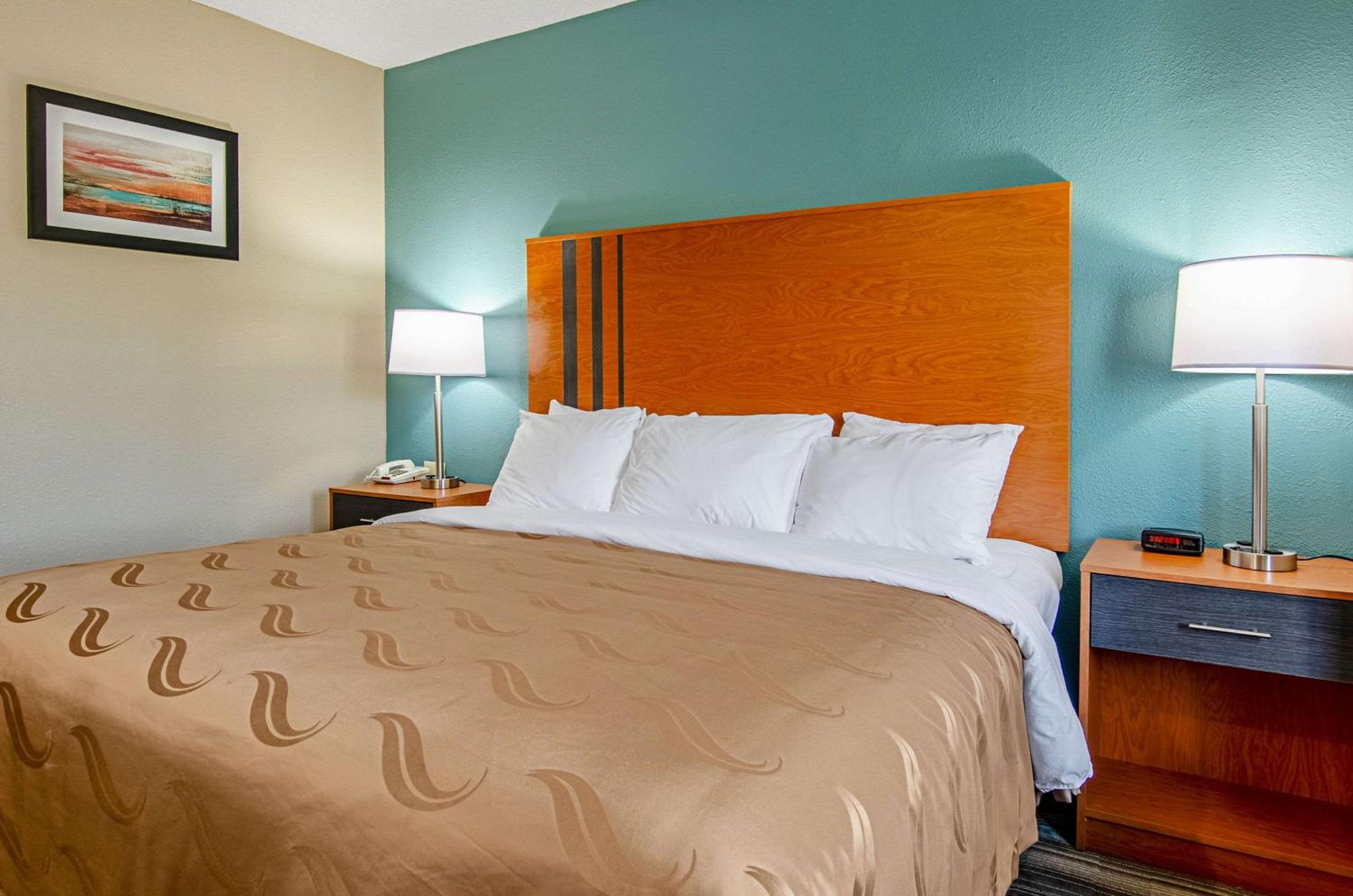 King Room - Accessible/Non-Smoking photo 2
