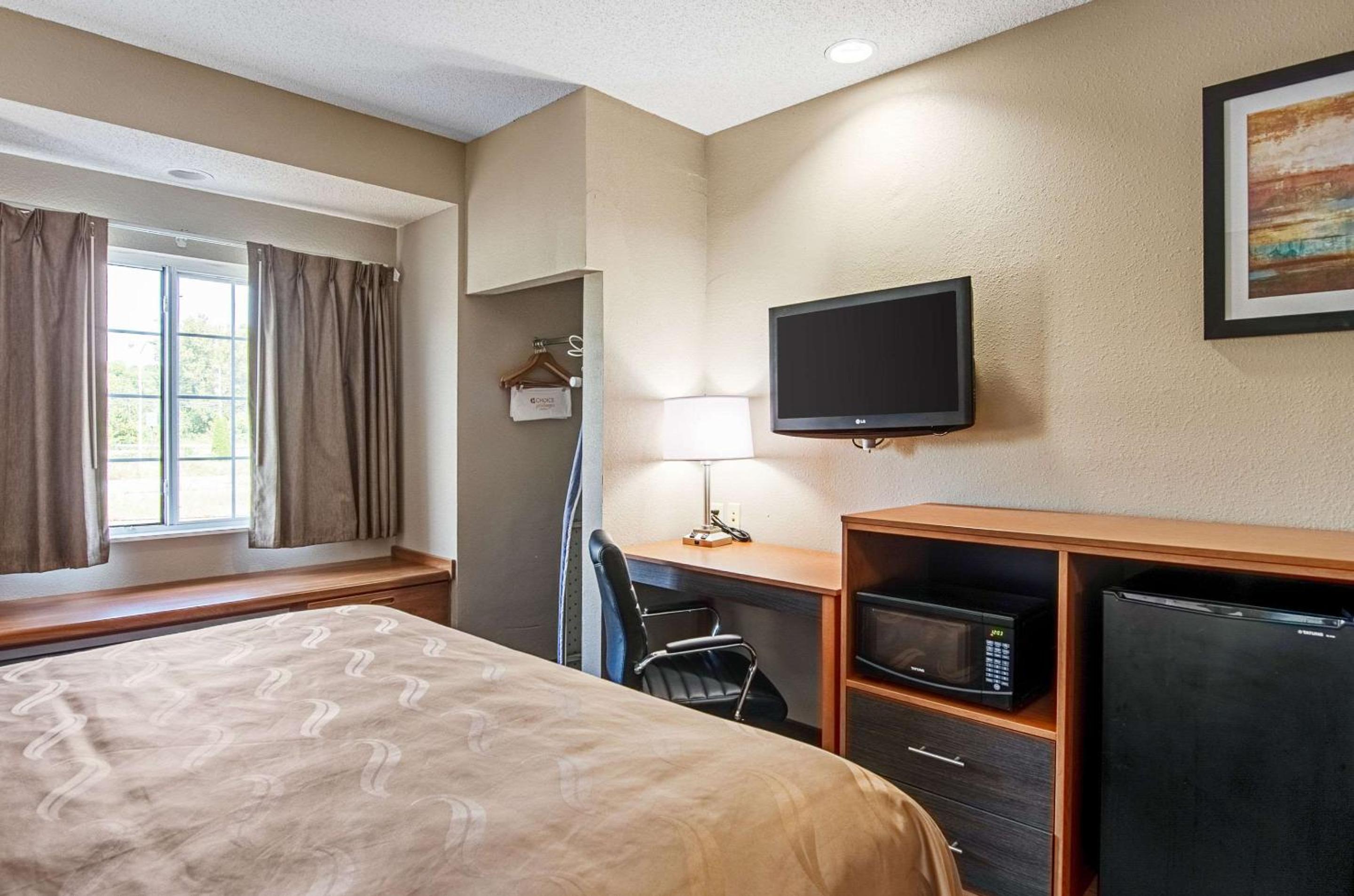 King Suite - Non-Smoking - Photo 1