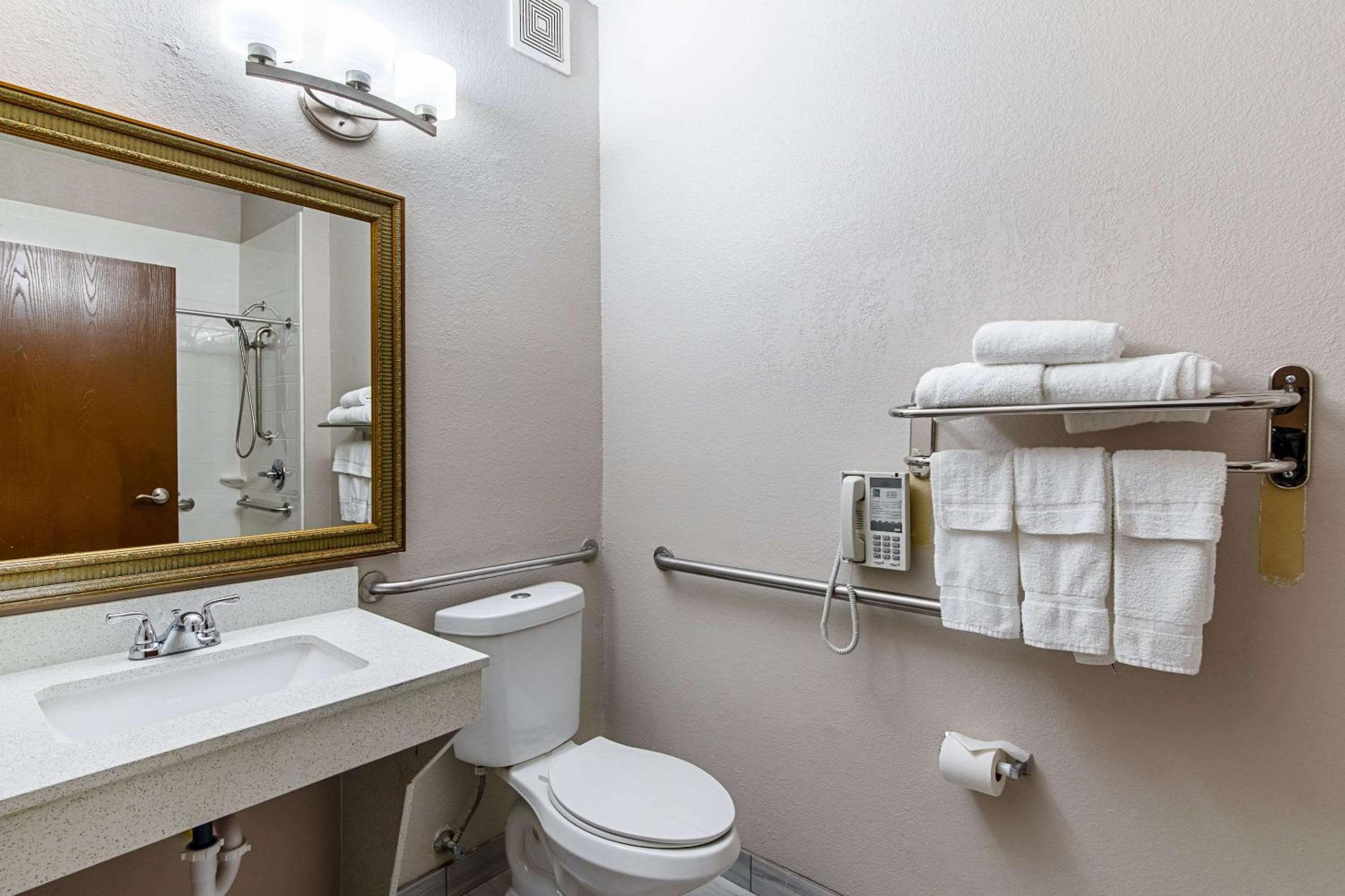 King Suite - Accessible/Non-Smoking - Photo 7